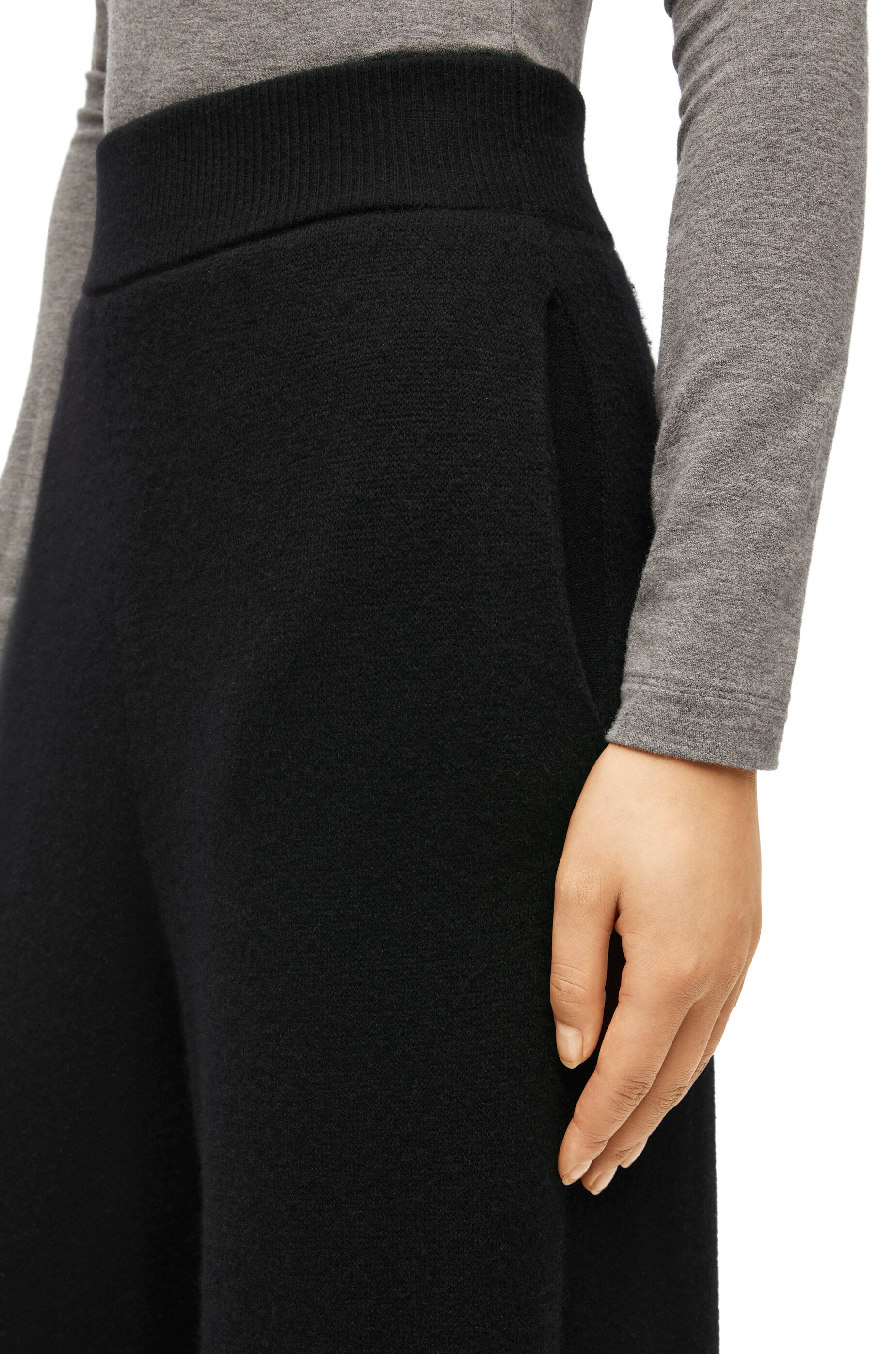 Cropped trousers in cashmere - 5