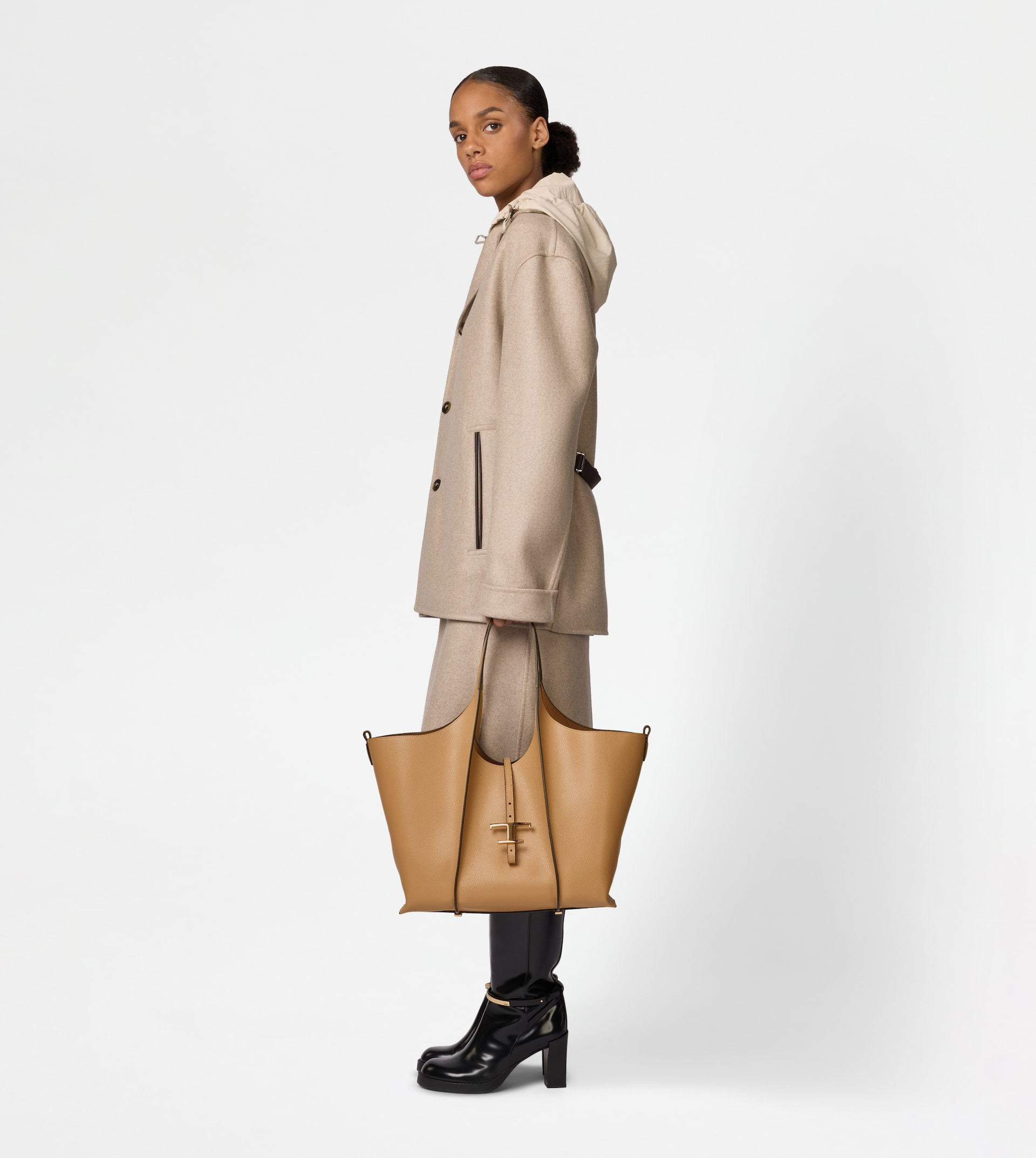 T TIMELESS SHOPPING BAG IN LEATHER MEDIUM - BEIGE - 8