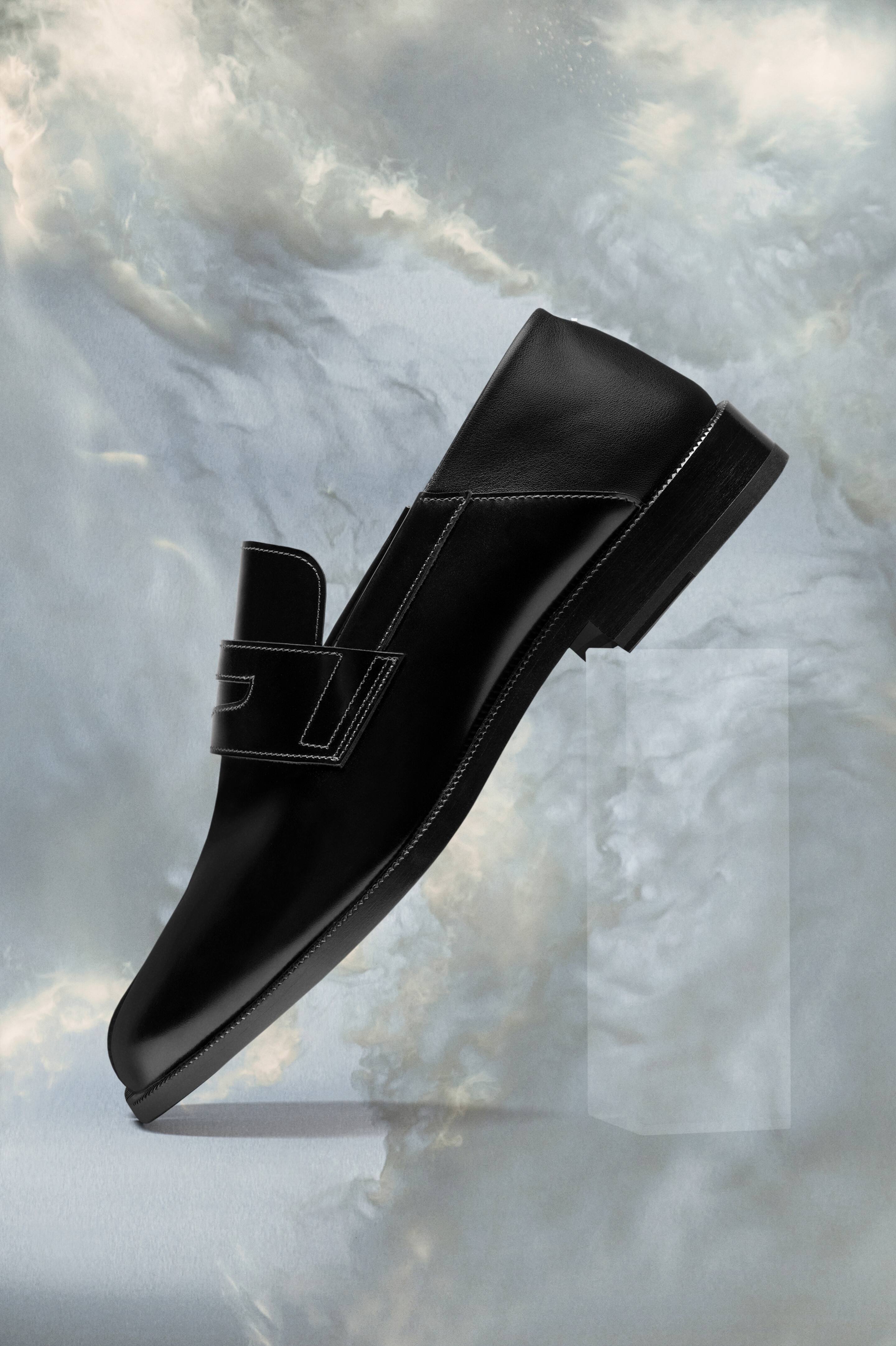 【送料&関税込】Maison Margiela Loafer Slip On Tabi Maison Margiela Tabi Leather Slip-On Loafers | Saks Fifth Avenue