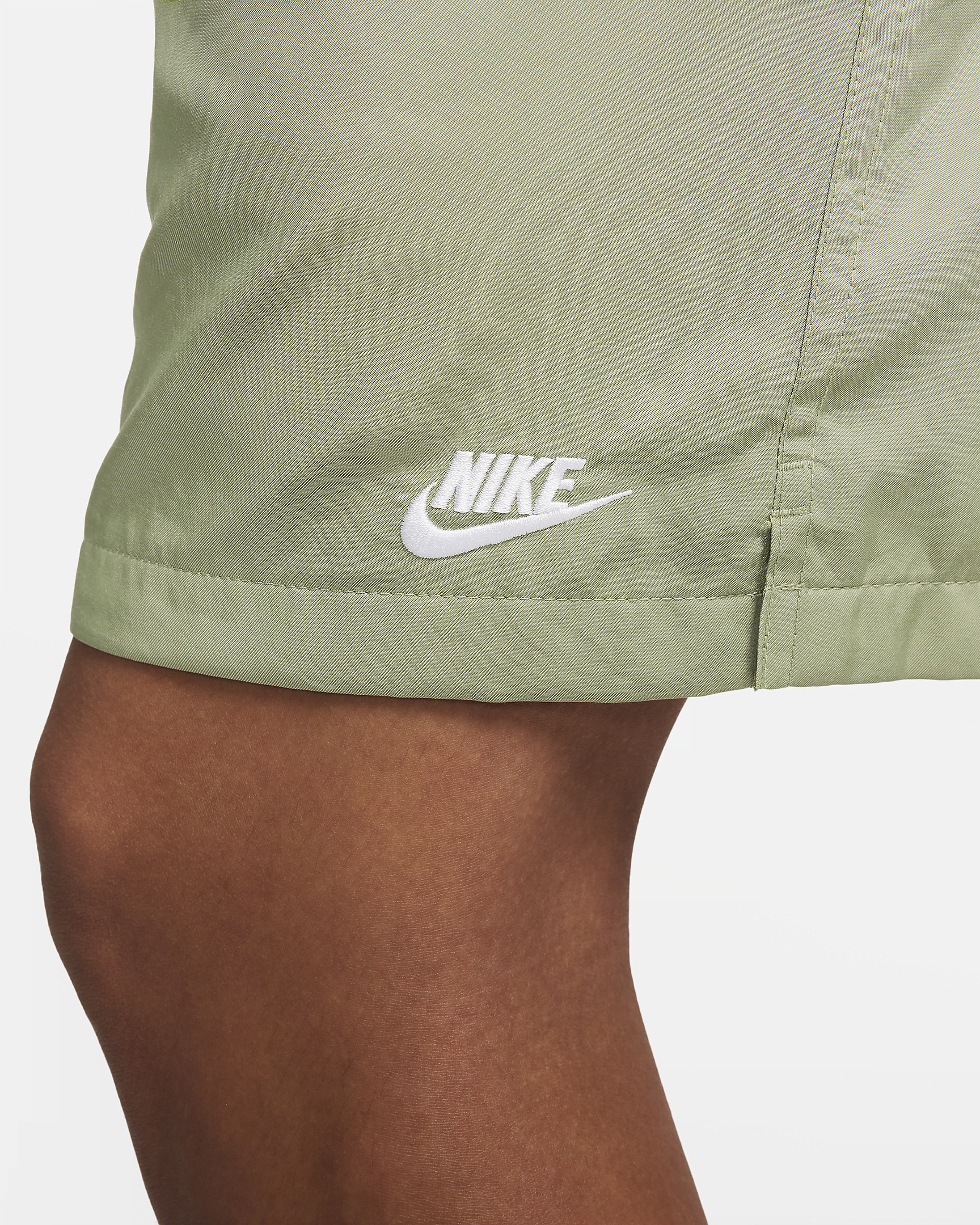 Nike Club Men's Woven Flow Shorts - 6
