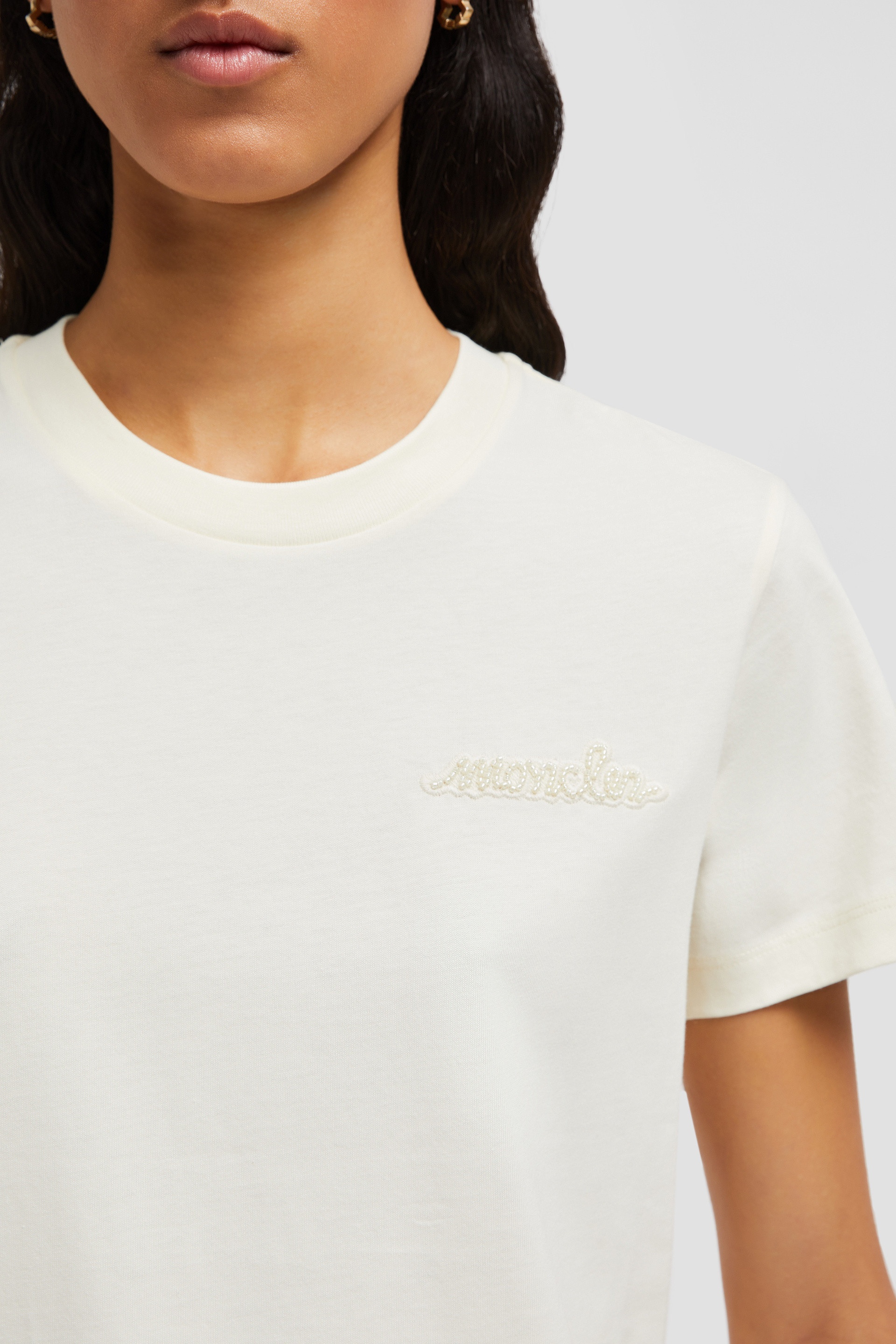 【MONCLER】BEADED LOGO T-SHIRT●K20938C0001989AIJ034 Moncler Beaded Logo T-Shirt | REVERSIBLE