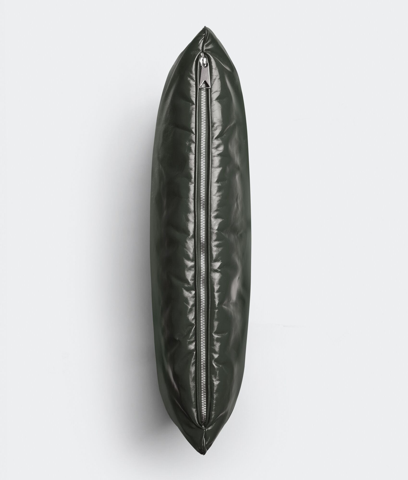 Bottega Veneta large pillow pouch | bottegaveneta | REVERSIBLE