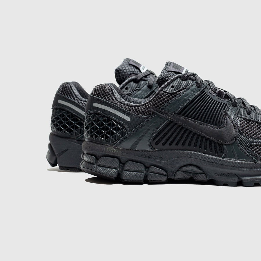 Nike ZOOM VOMERO 5 SP 
