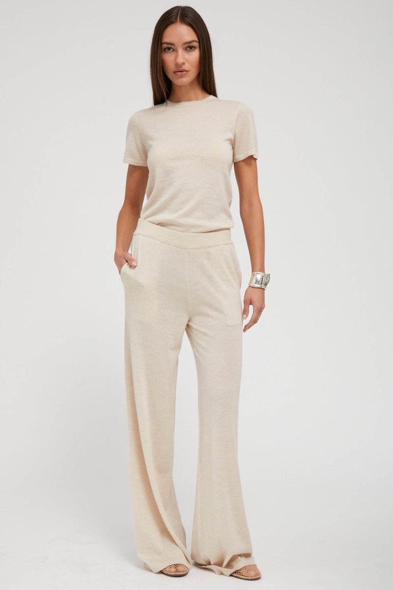 SPRWMN LATTE ULTRA FINE CASHMERE TEE outlook