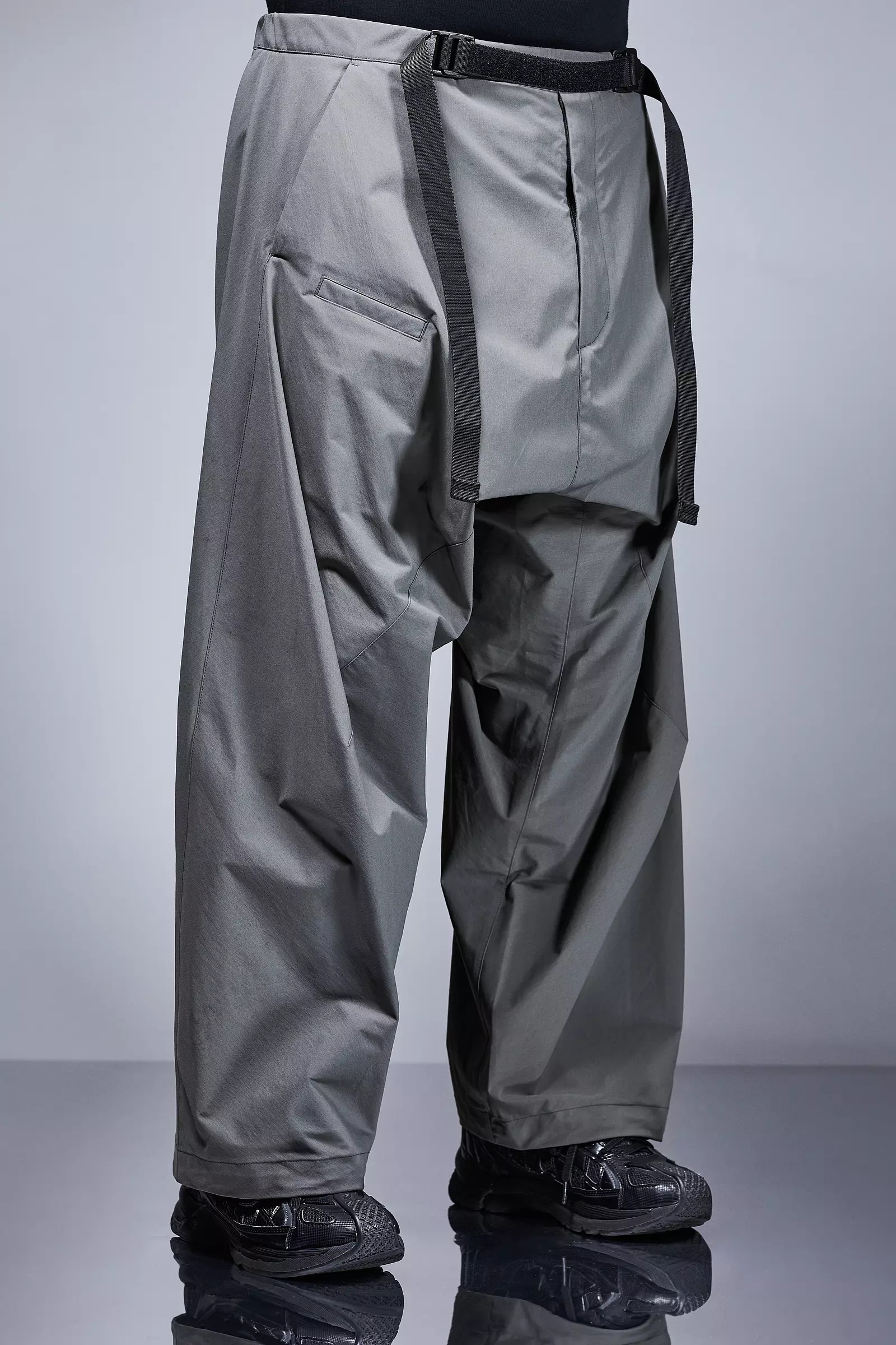 P30BL-E Encapsulated Nylon Ultrawide Drawcord Trouser Black - 27