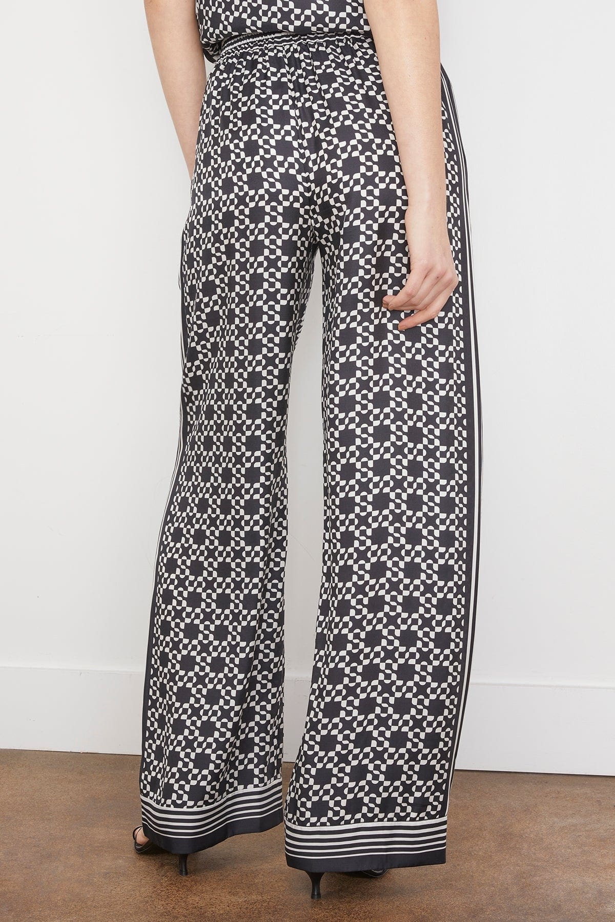 Zuna Straight Leg Pajama Pant in Black - 4