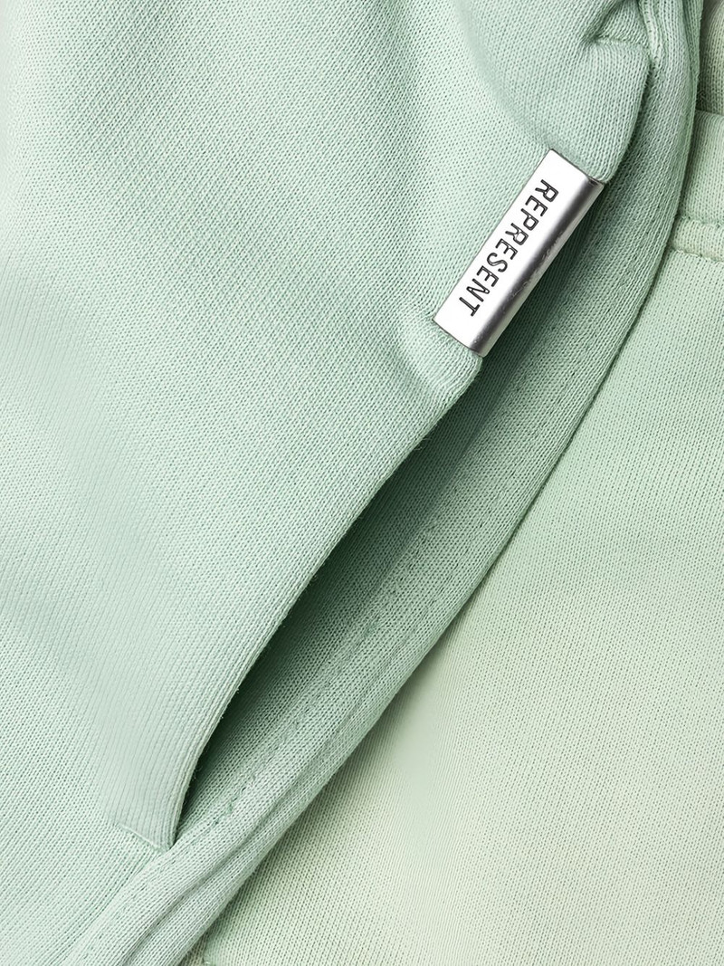 embroidered-logo 포켓 반바지 4
