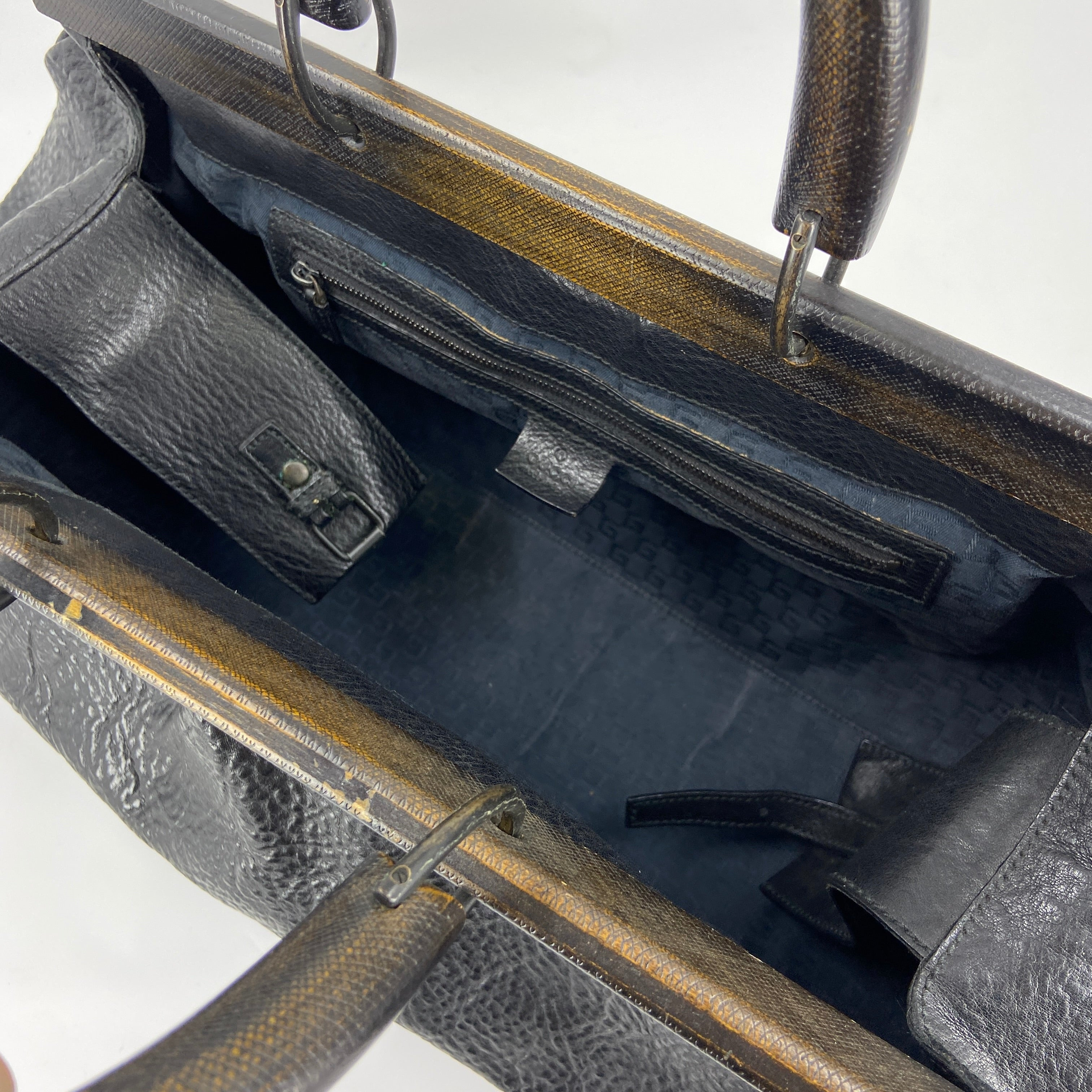 Gucci Fall 2002 Tom Ford Black Pebbled Buffalo Leather Doctors Bag - 17