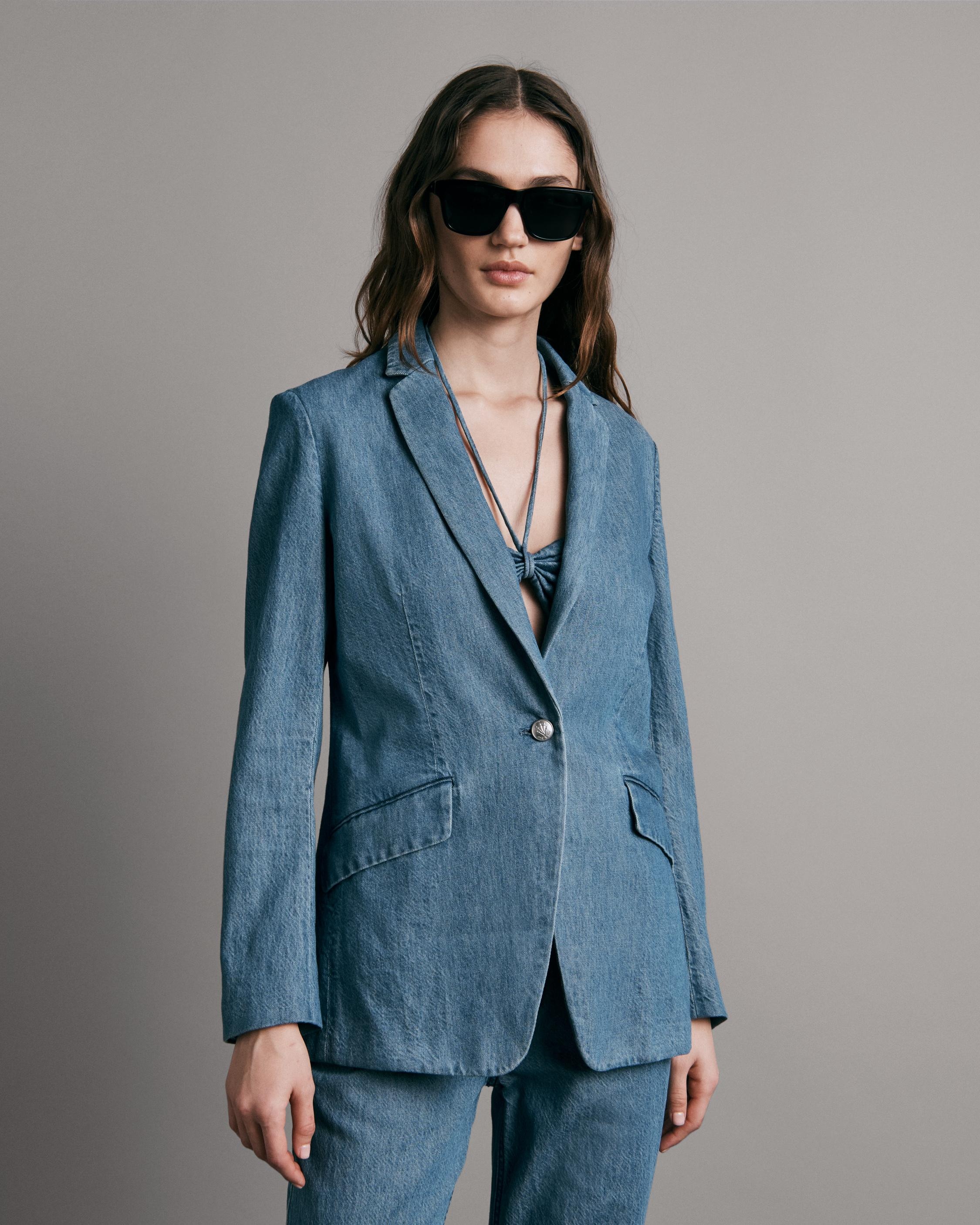 Margot Linen Blazer
Classic Fit Blazer - 2