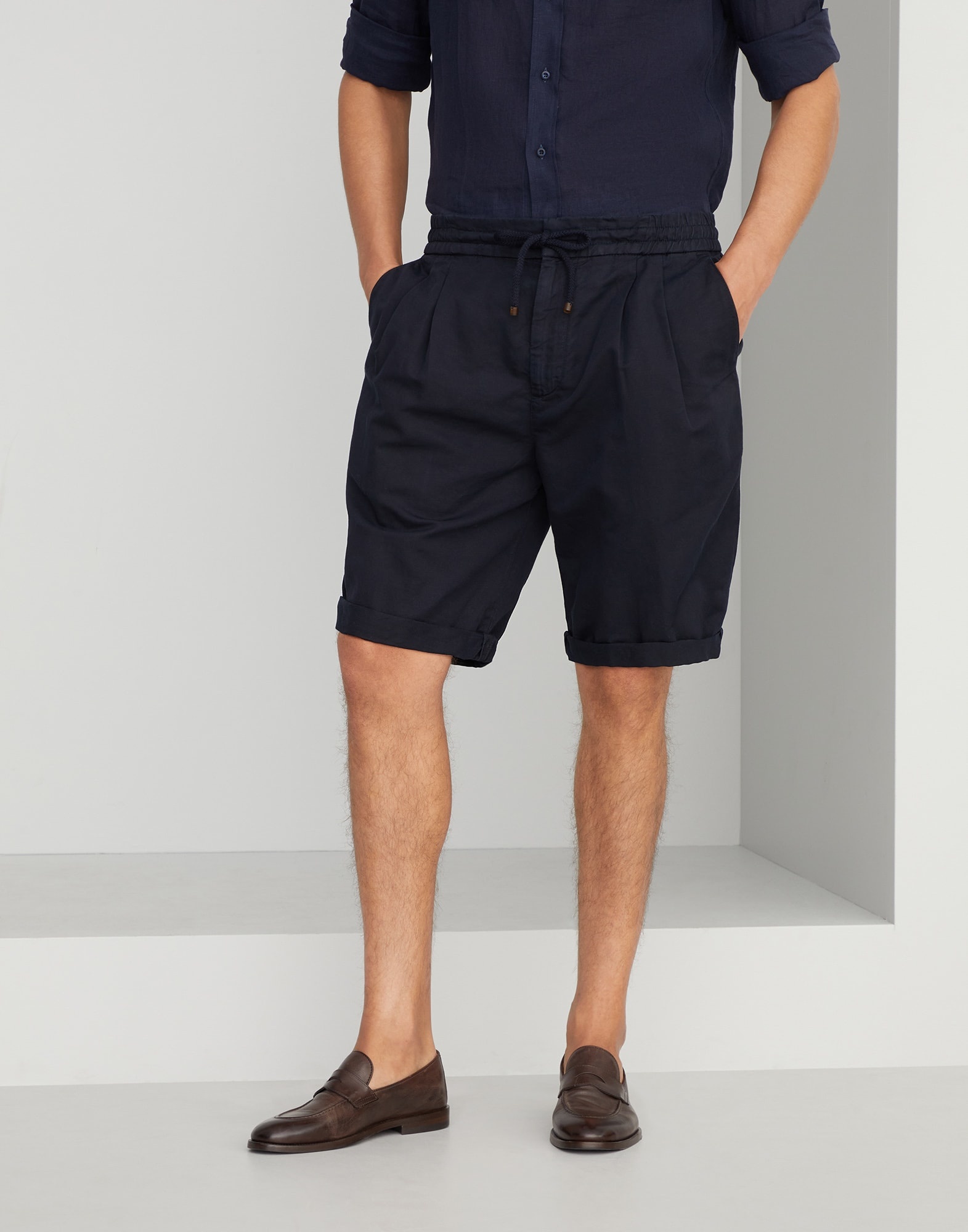 Garment-dyed Bermuda shorts in twisted linen and cotton gabardine with drawstring and double pleats - 1