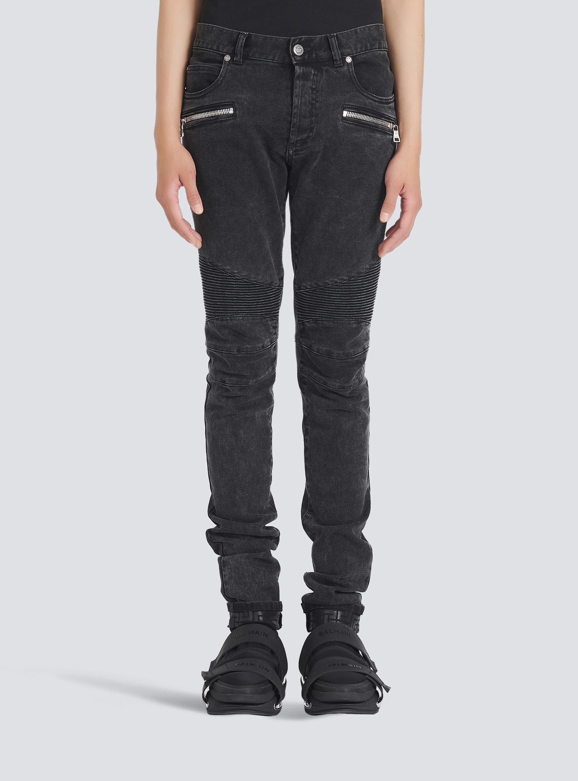 Slim cut ridged cotton jeans with Balmain monogram on hem - 5