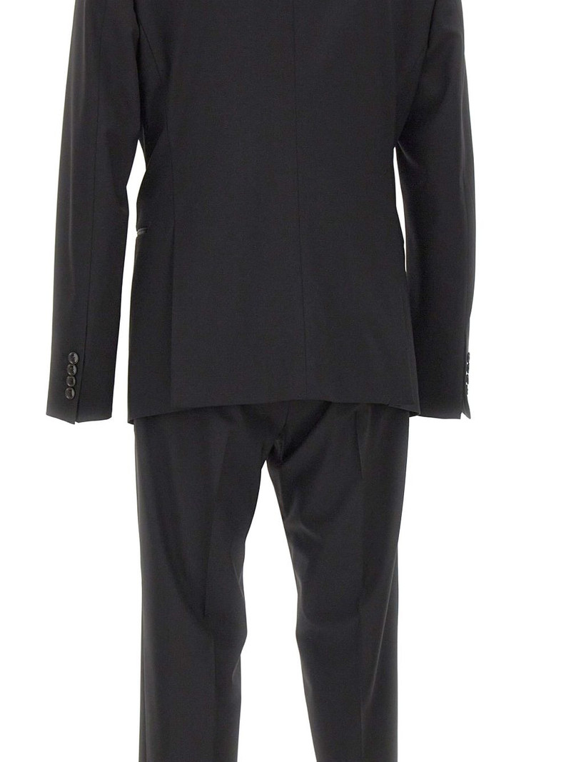 peak-lapels single-breasted suit 6