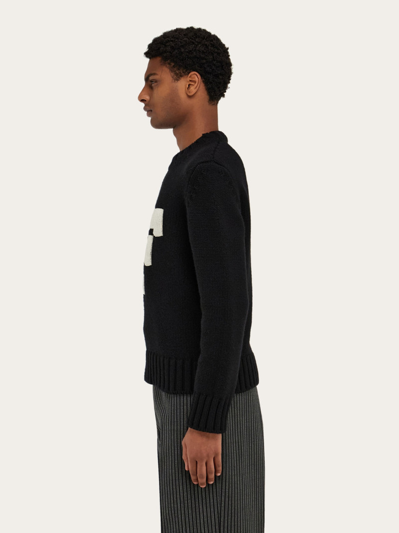 Crew neck sweater with applied F detail 3