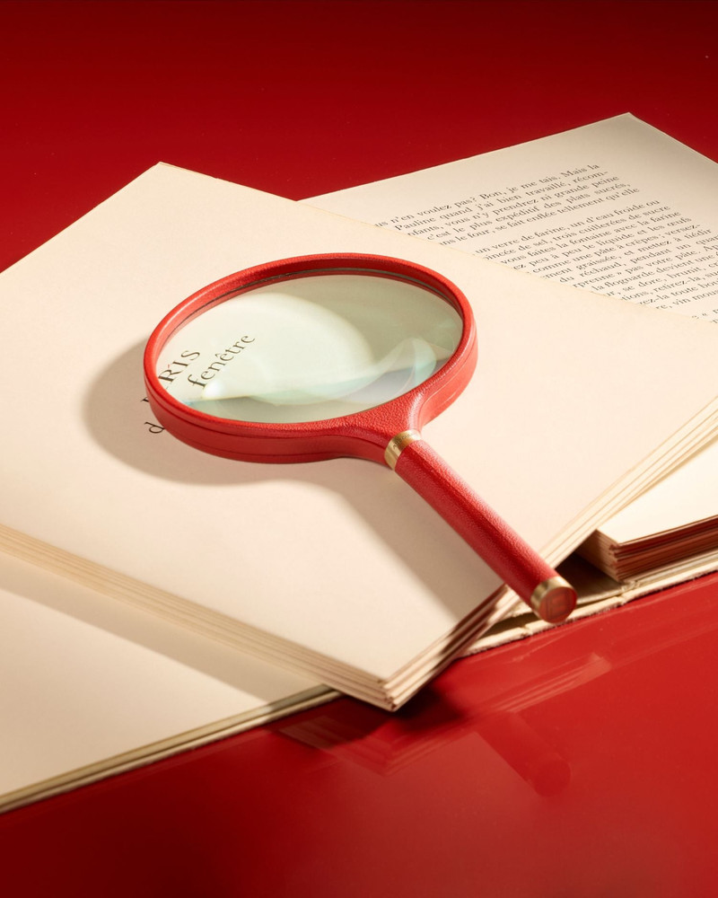 ASSOULINE Archival Magnifying Glass - Red outlook