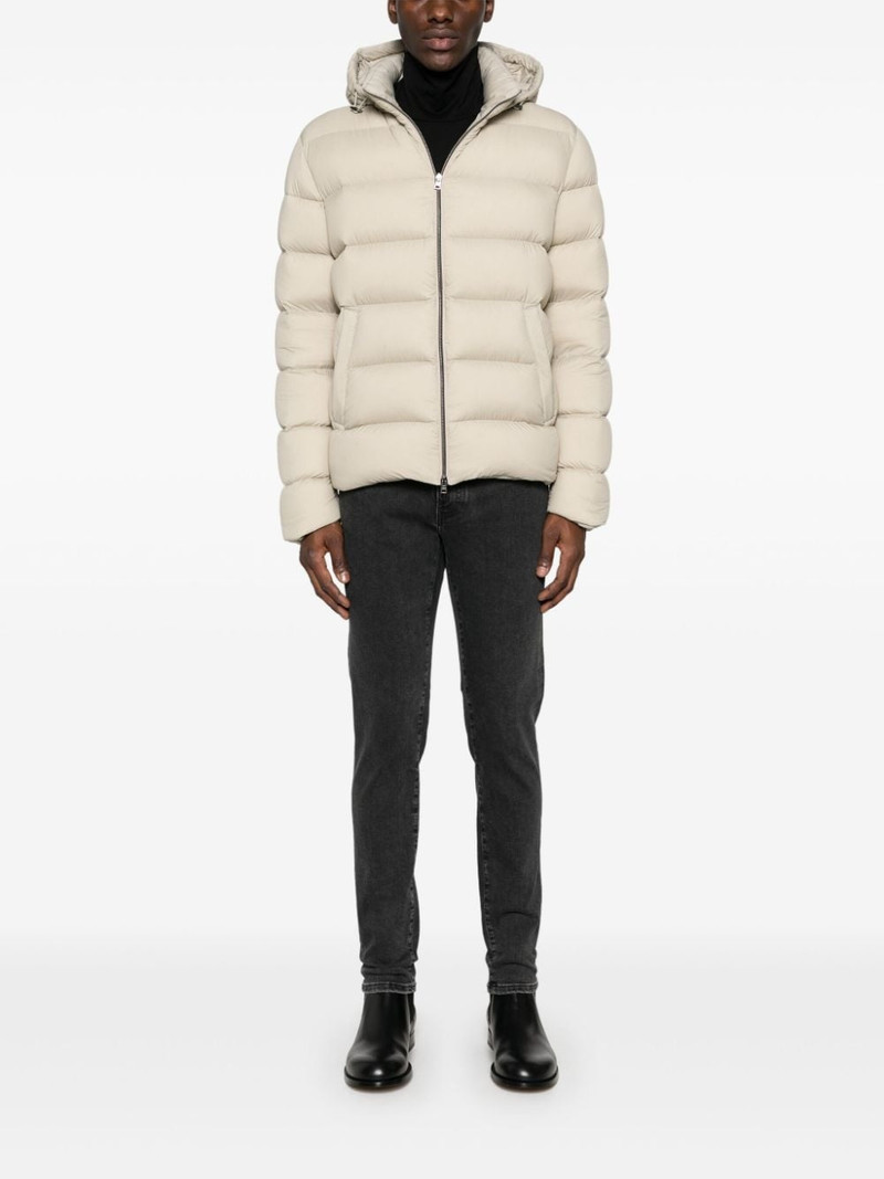 Herno 공급 업체 outlook