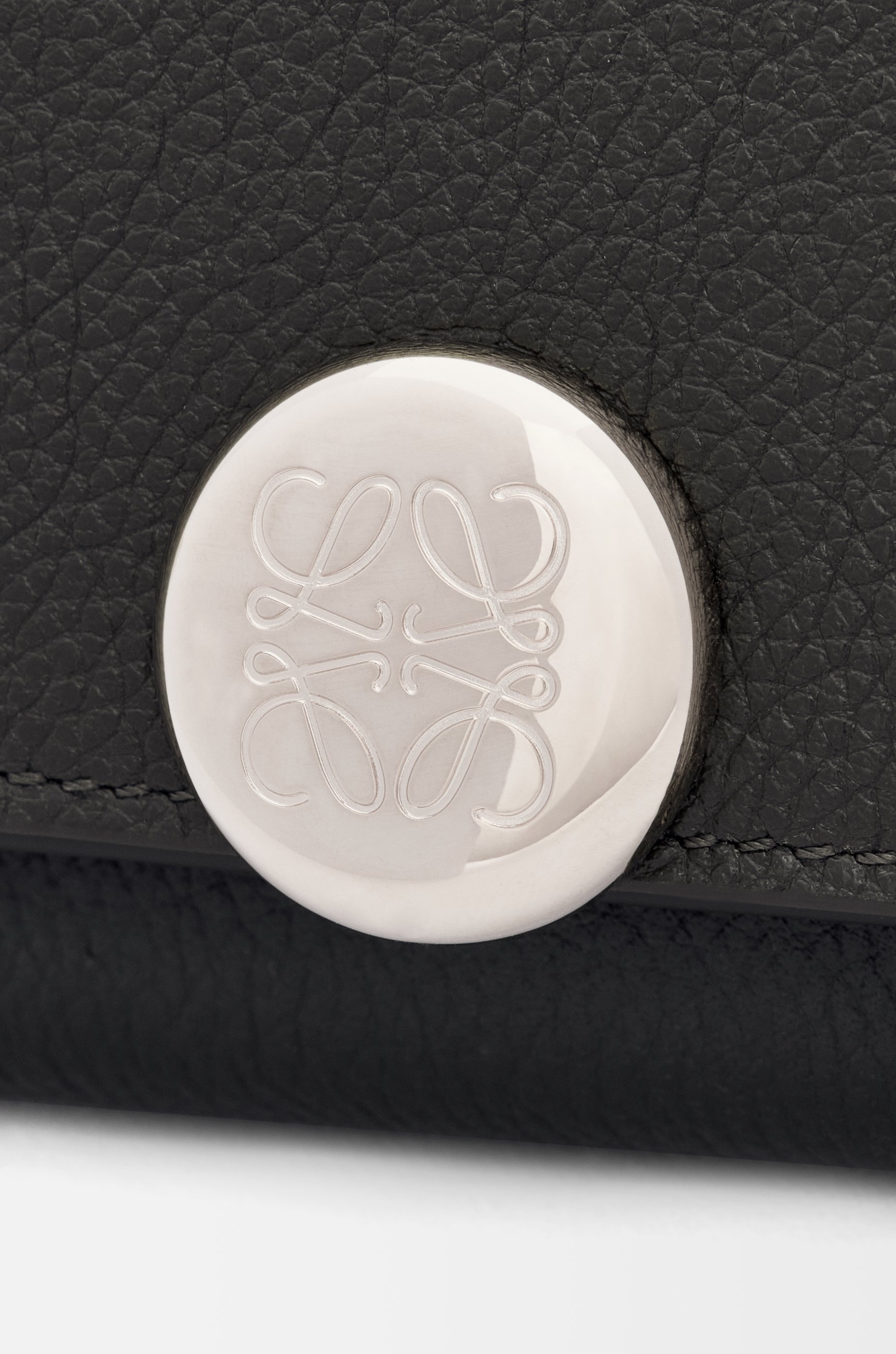 Pebble trifold wallet in pebble grain calfskin - 6