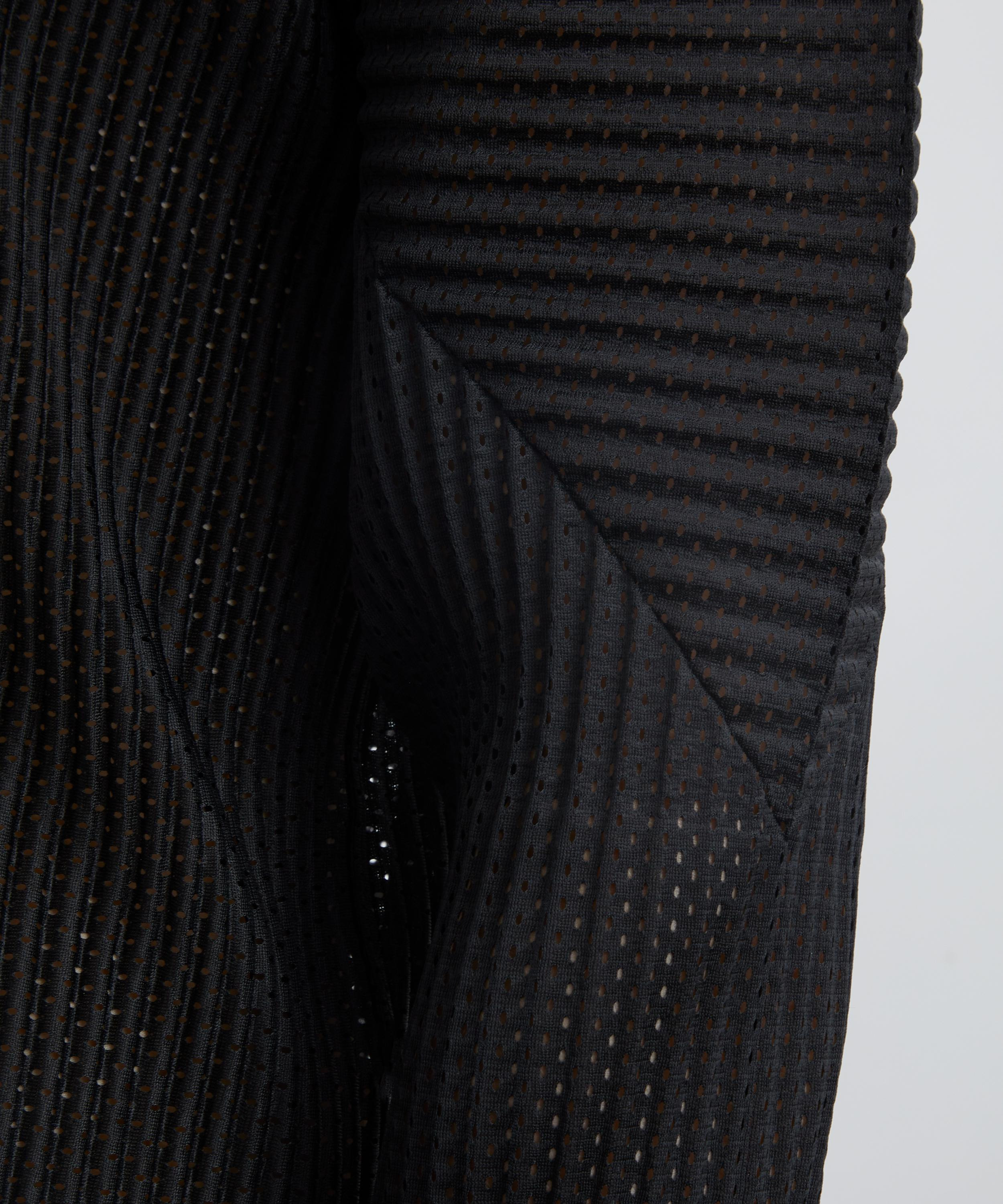 LIGHT MESH Black Top - 5