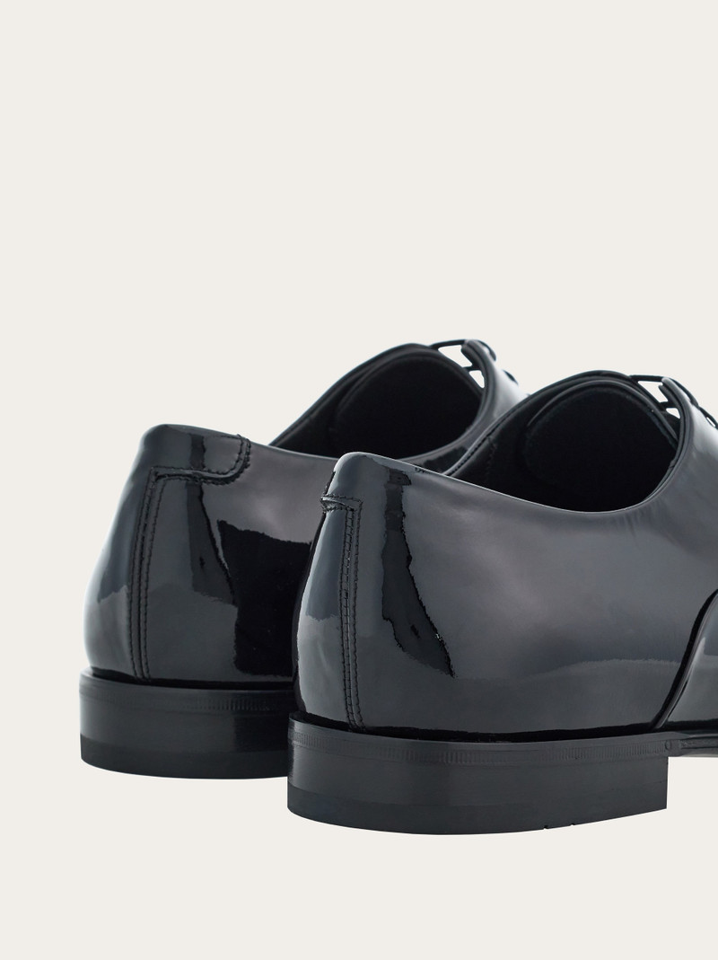 Oxford with wave detail 4