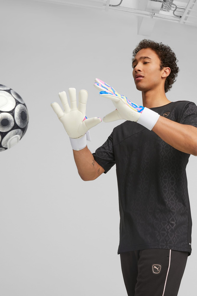 PUMA ULTRA Ultimate ENERGY Hybrid Soccer Goalkeeper Gloves outlook