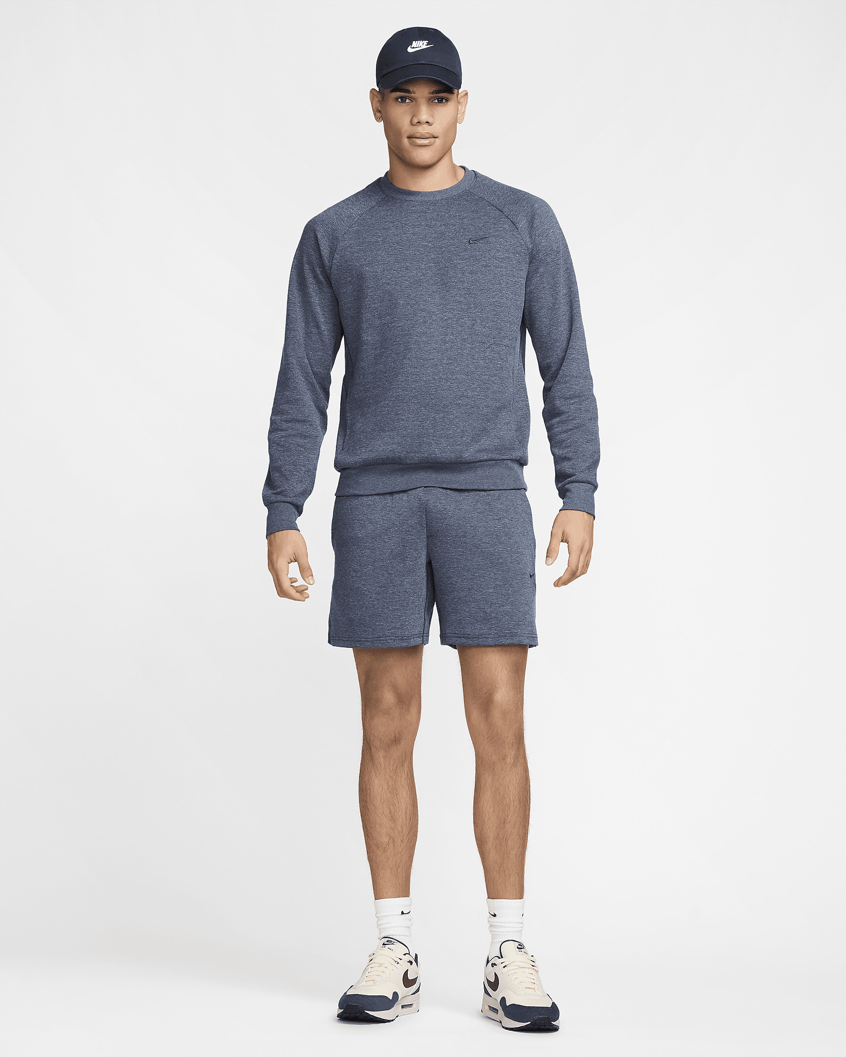 Nike Primary Men's Dri-FIT UV Versatile Crew - 6