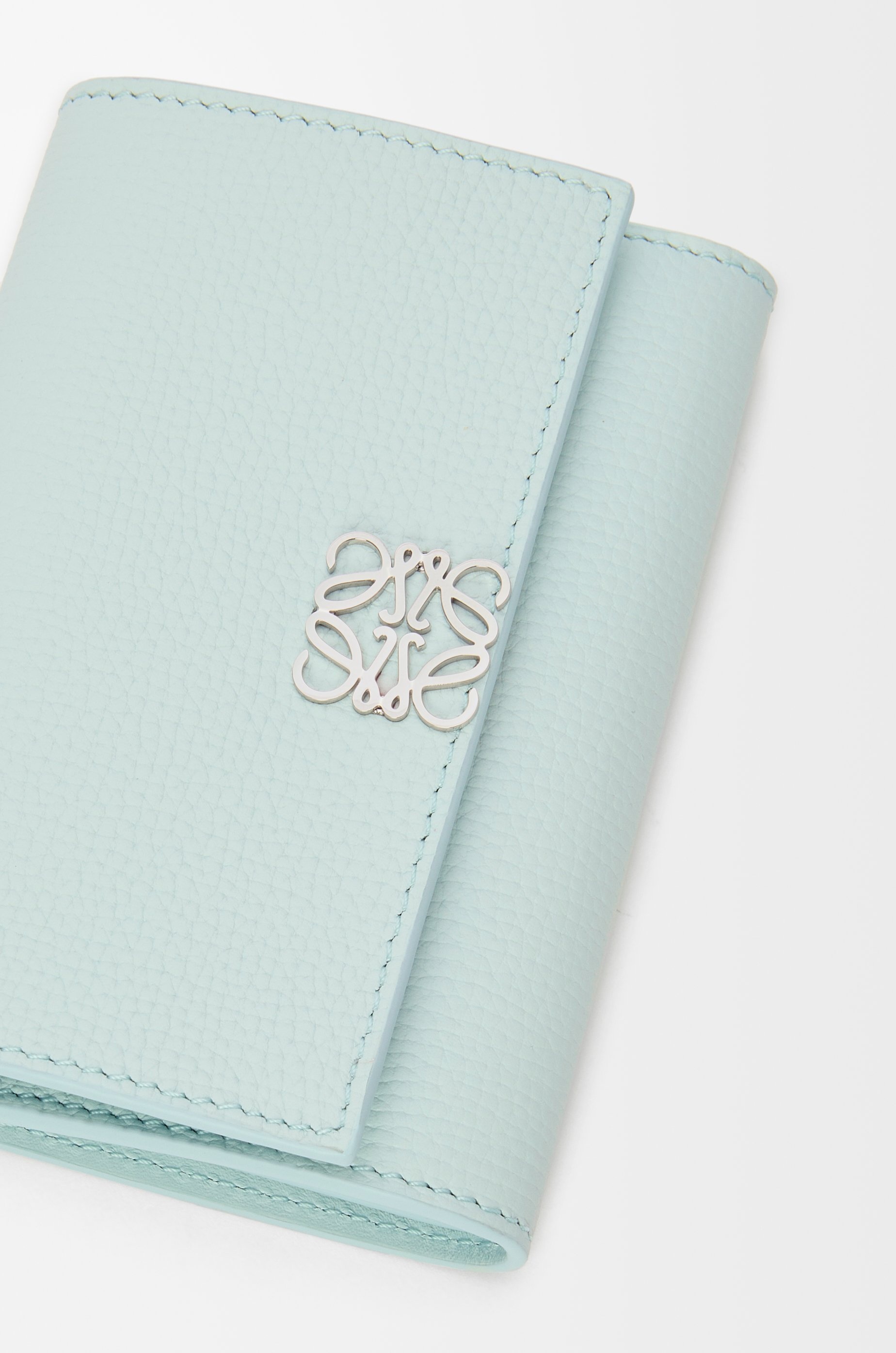 Anagram small vertical wallet in pebble grained calfskin - 5