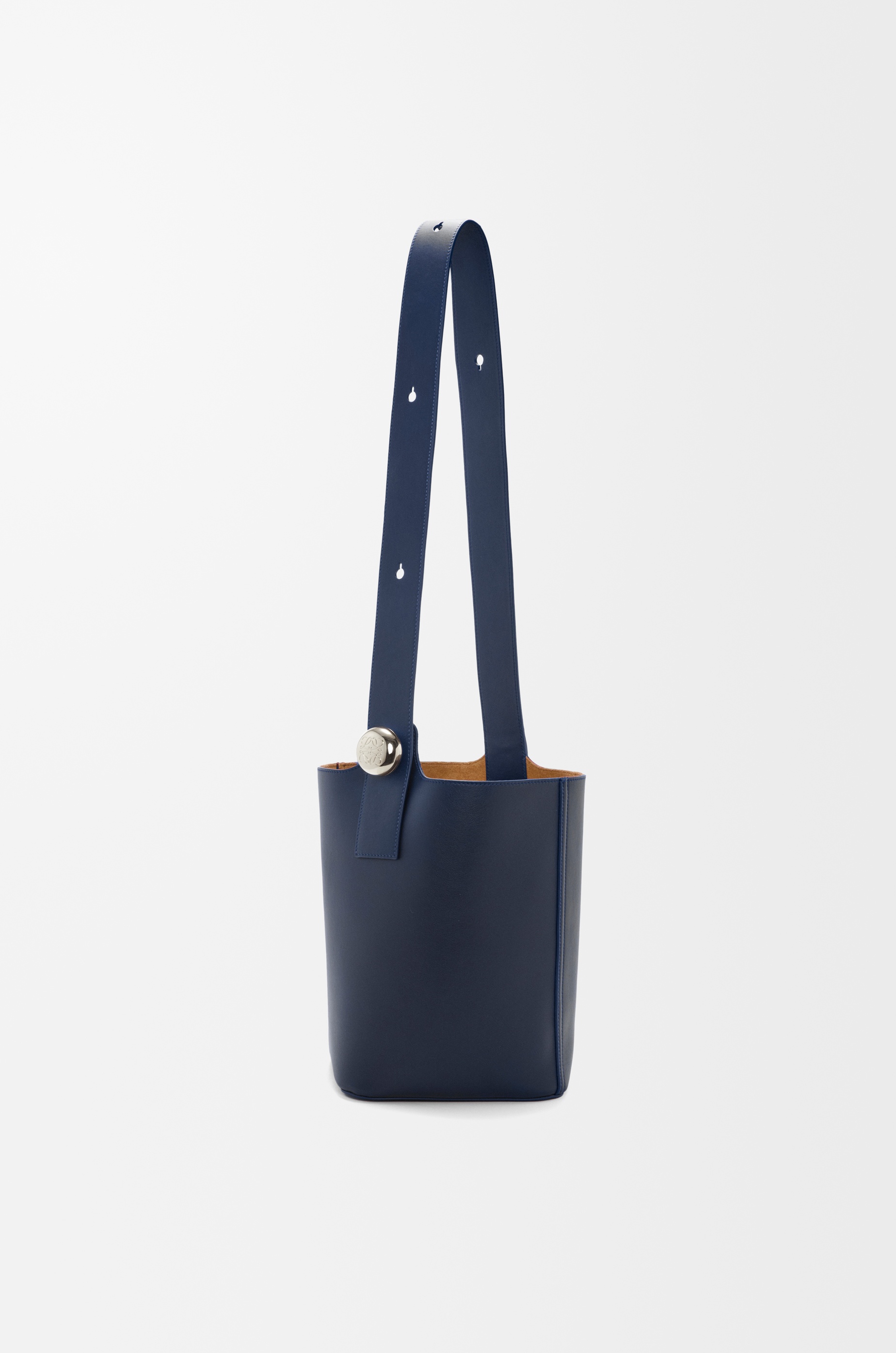 Medium Pebble Bucket bag in mellow calfskin - 5
