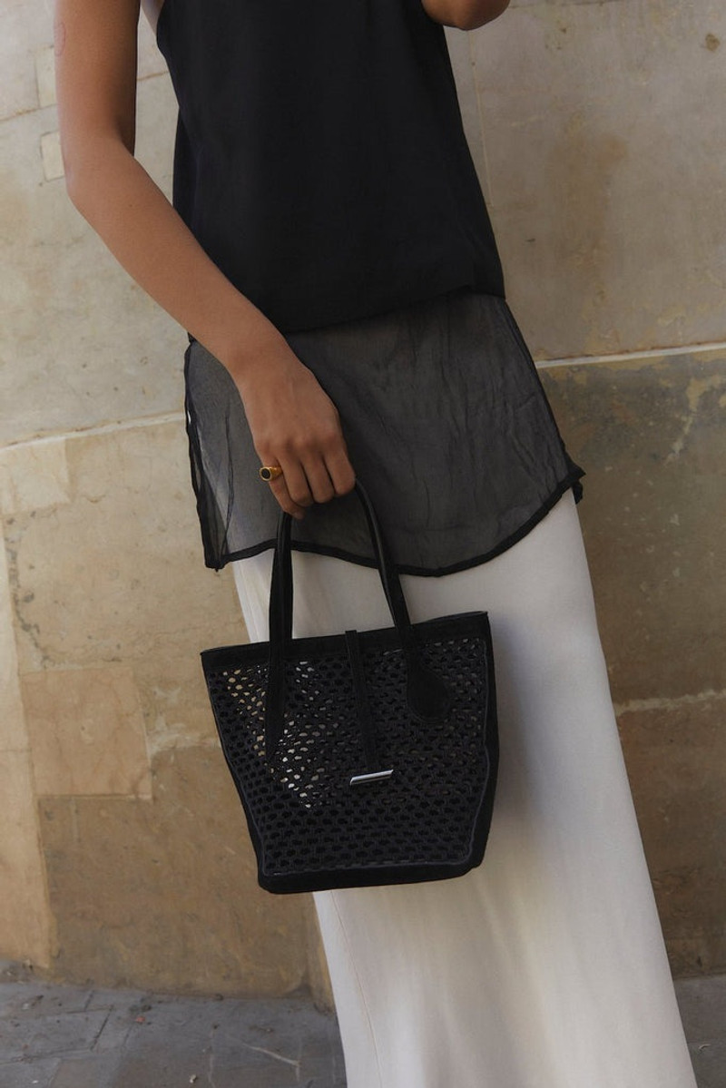 Liffner SPROUT TOTE MINI BLACK CROCHET outlook