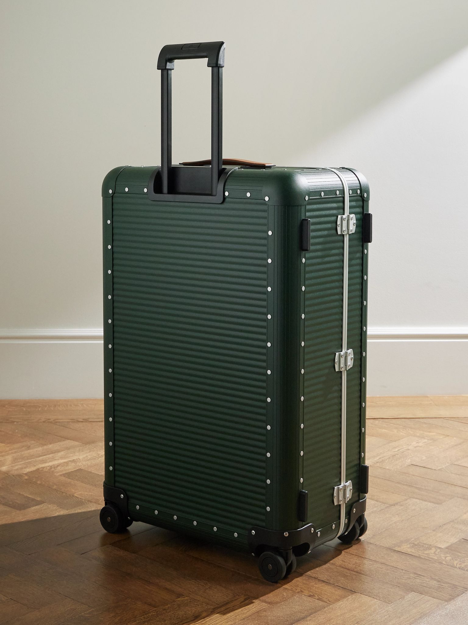 Bank Spinner 76cm Leather-Trimmed Polycarbonate Spinner Suitcase Green - 4