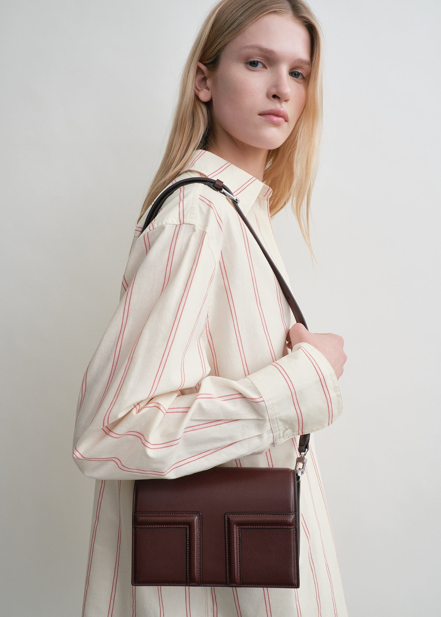 Mini T-flap leather bag bordeaux - 4