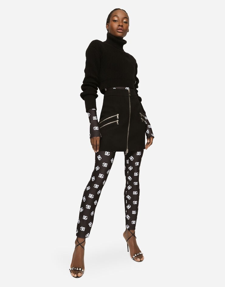 Short wool skirt with zipper - 5