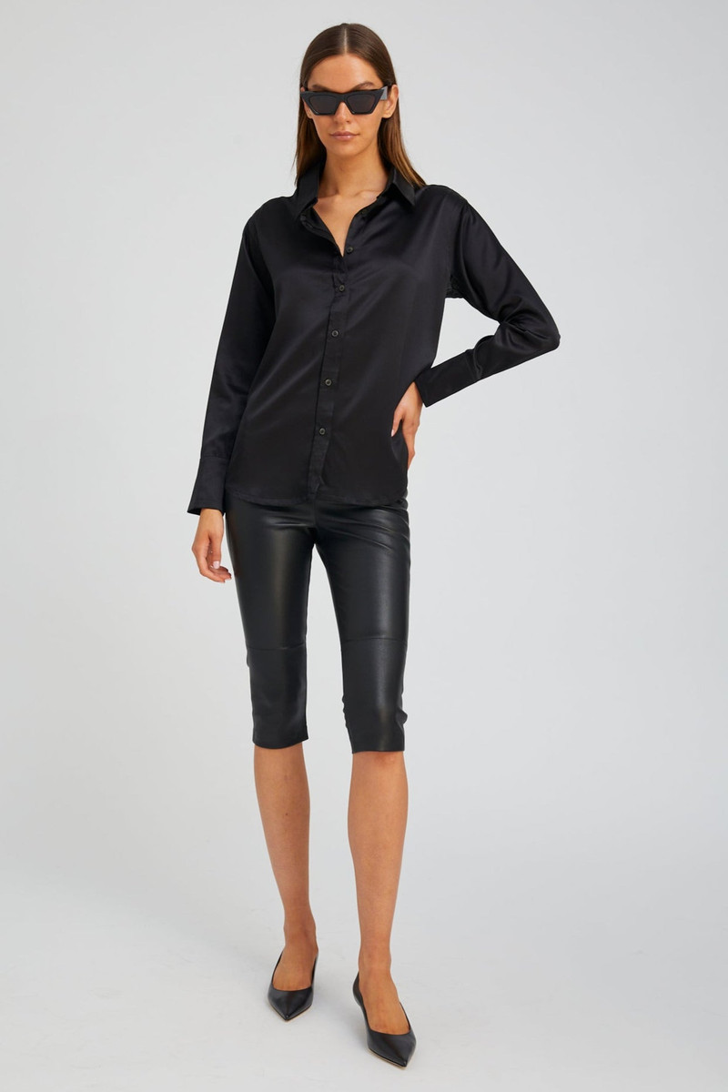 SPRWMN BLACK LEATHER CAPRI outlook