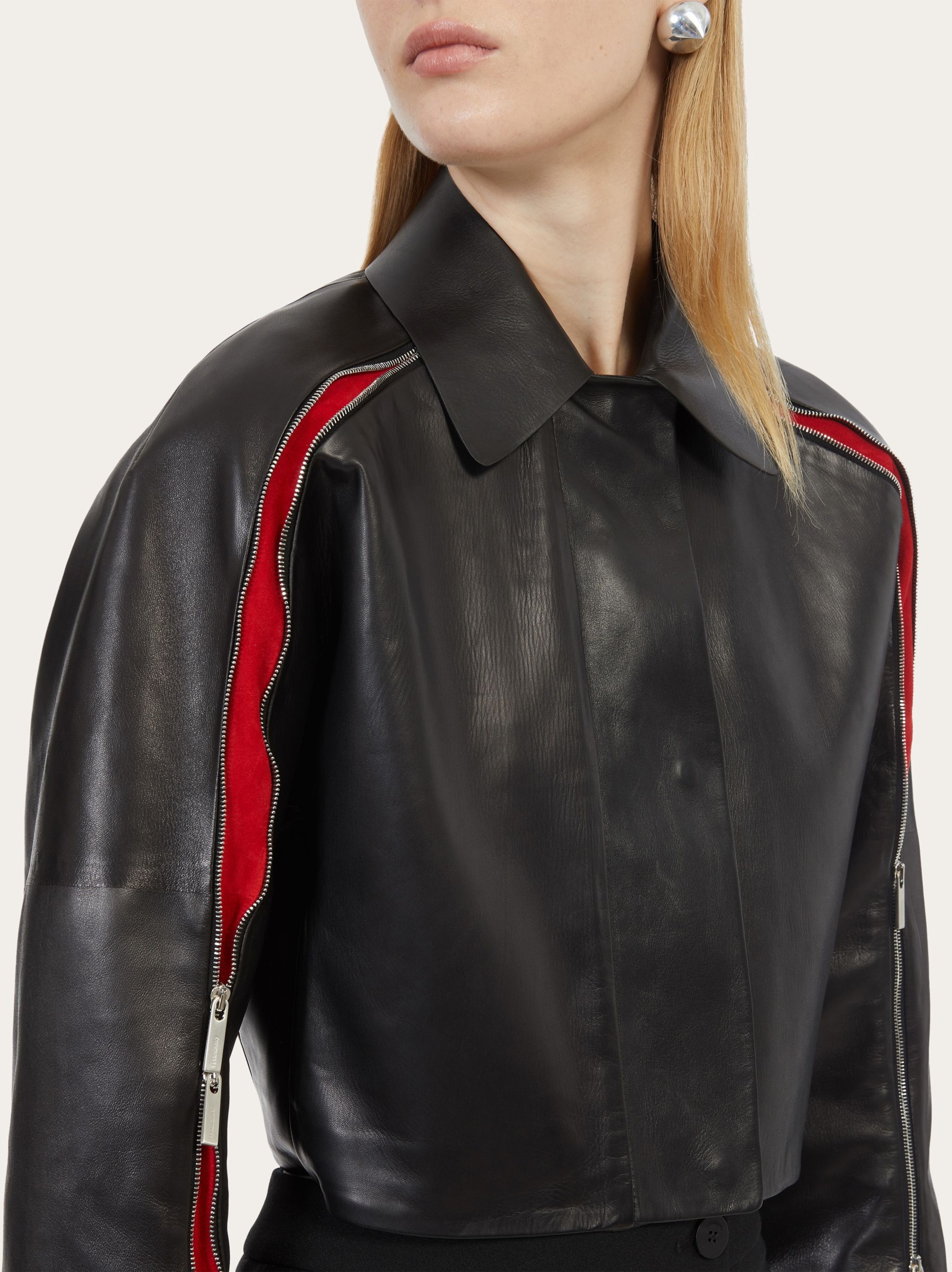 Short jacket with contrasting inserts - 4