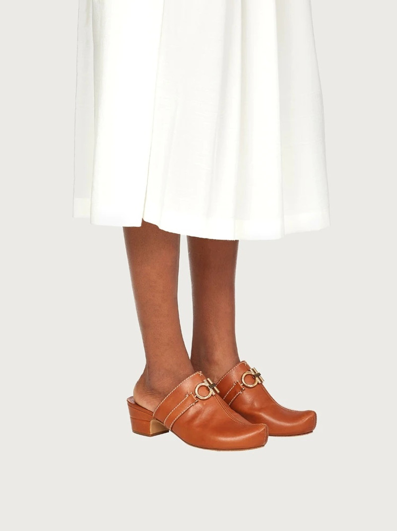FERRAGAMO GANCINI MULE outlook