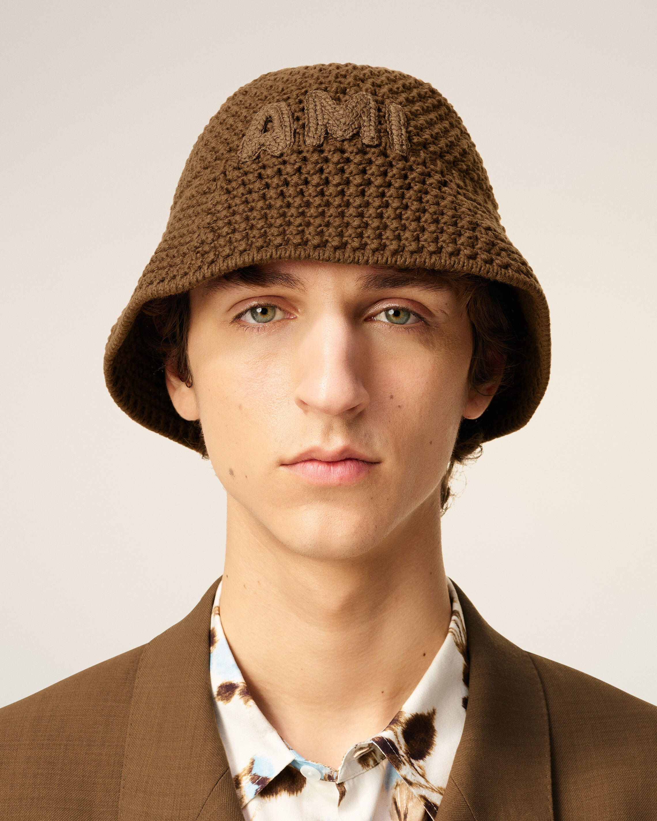 BROWN COTTON KNITTED AMI PATCH BUCKET HAT - 2