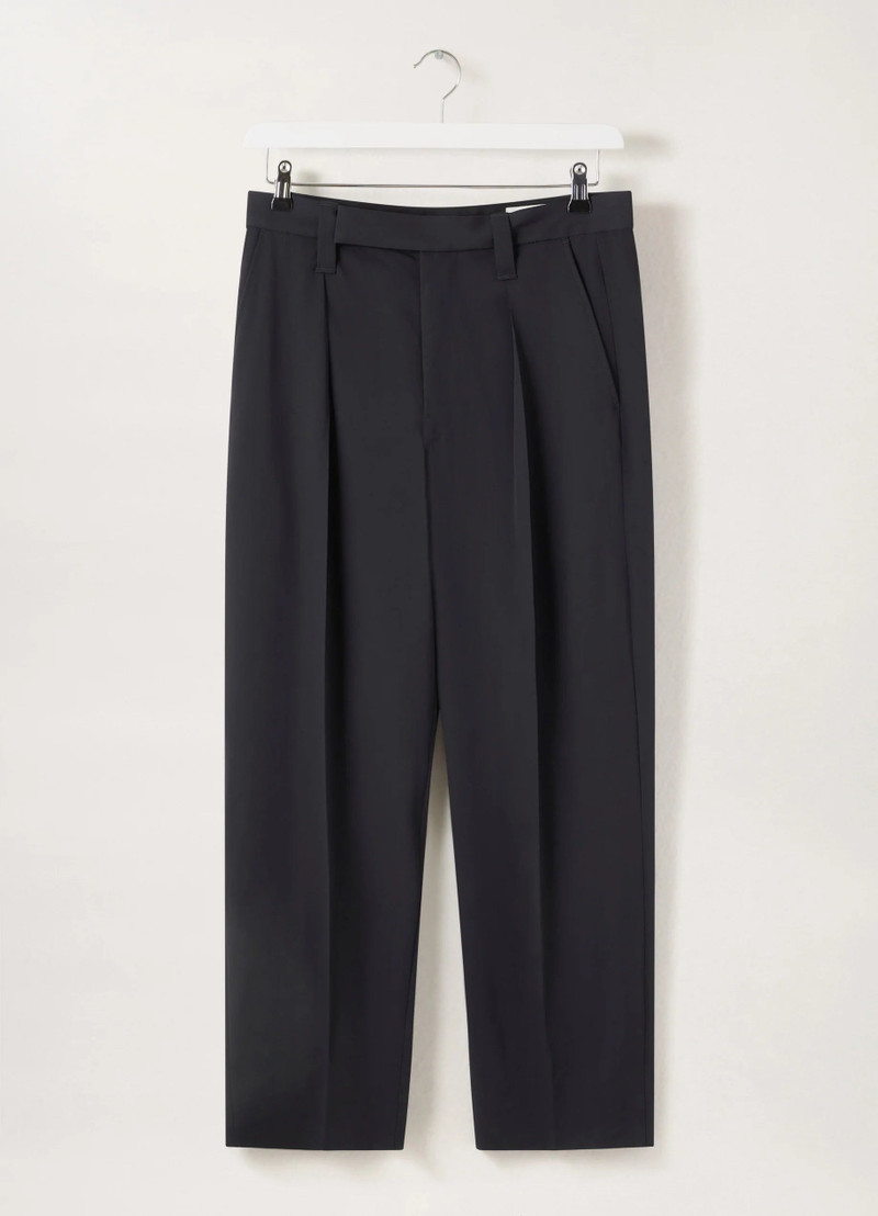ONE PLEAT PANTS
LIGHT WOOL GABARDINE 1