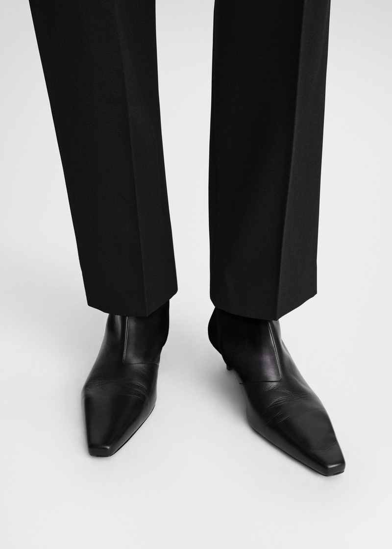 Totême The Slim Ankle Boot black outlook