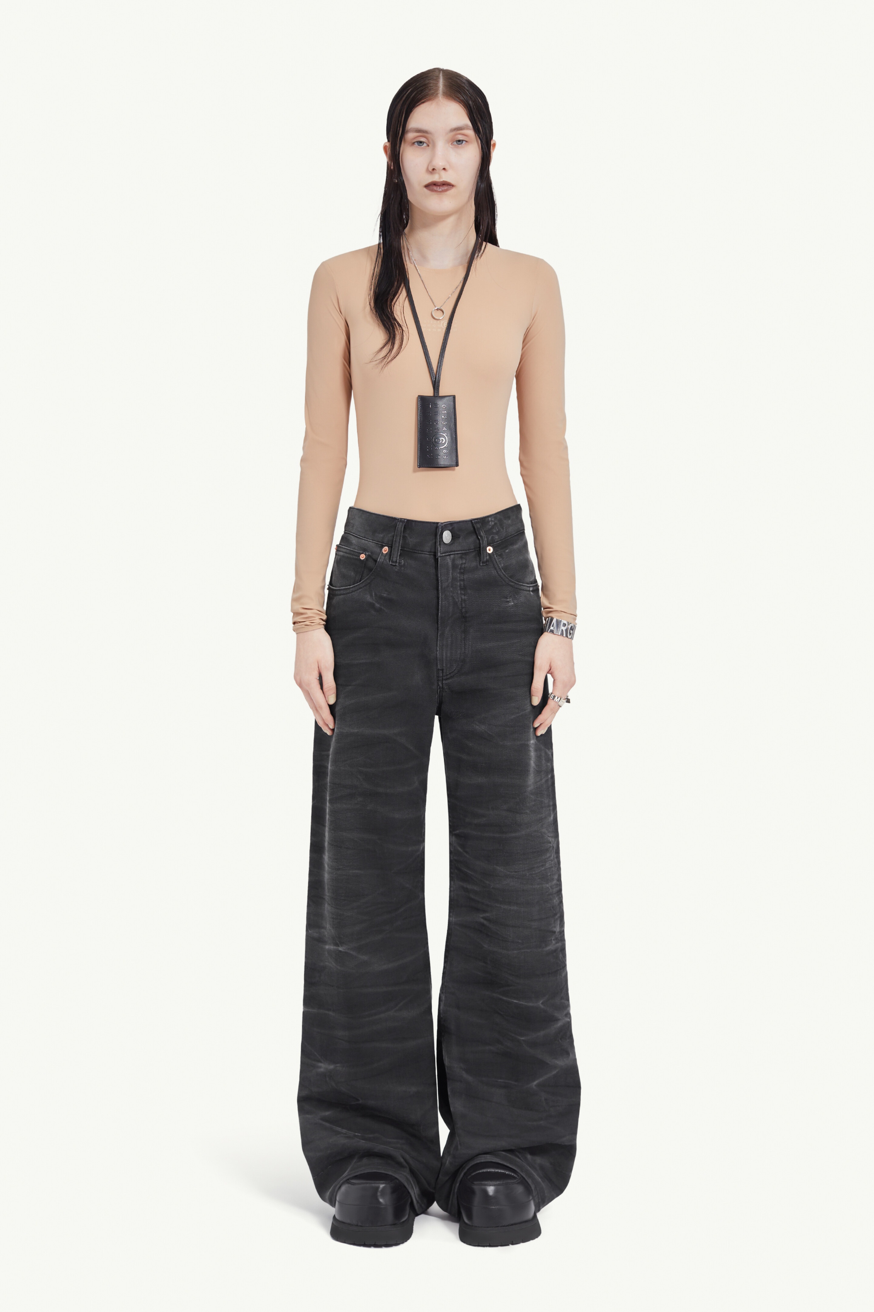 デニム・ジーパン MM6 MAISON MARGIELA Woman Jeans Black S62LB0190M30011 963 MM6 Maison Margiela Distressed wide-leg Jeans | Black | FARFETCH