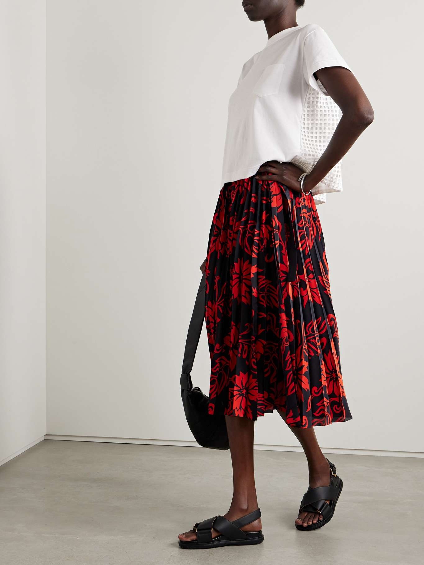 「SACAI」PLEATED FLORAL-PRINT SATIN MIDI SKIRT SACAI Belted grosgrain-trimmed pleated floral-print satin