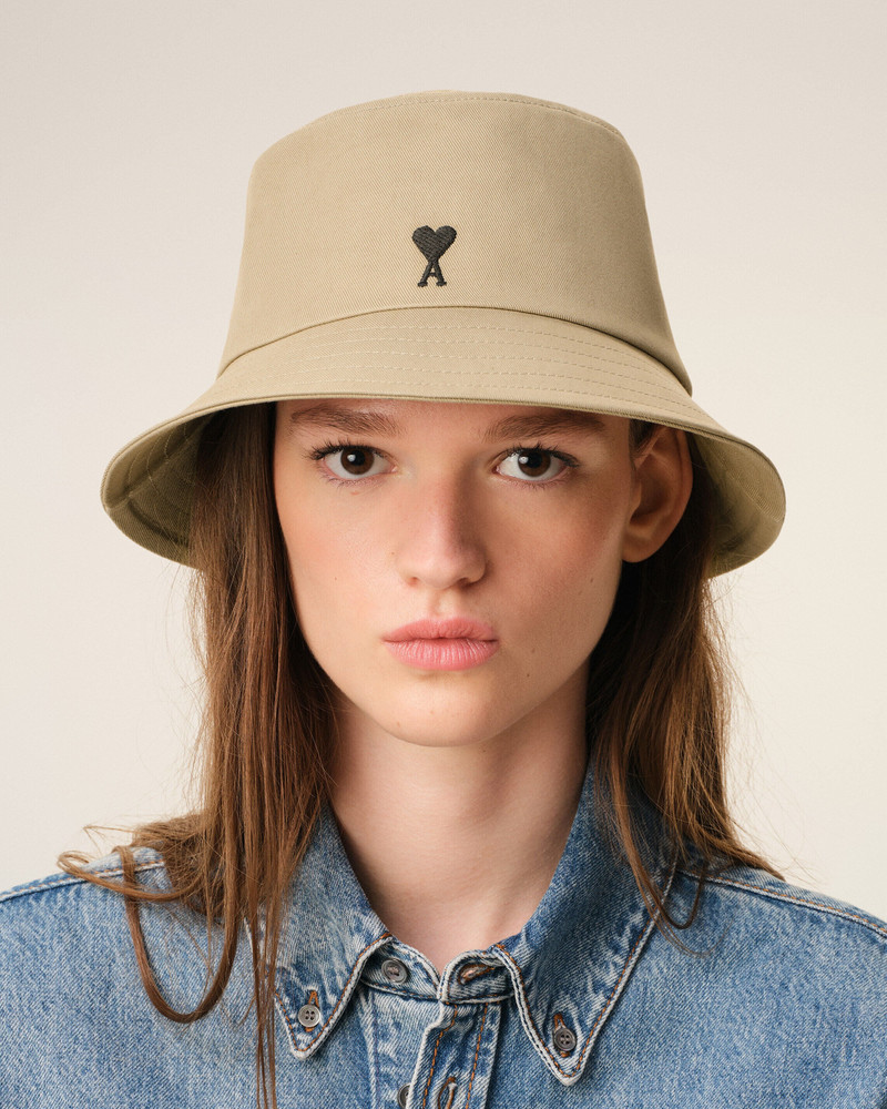 AMI Paris BEIGE COTTON AMI DE COEUR BUCKET HAT outlook
