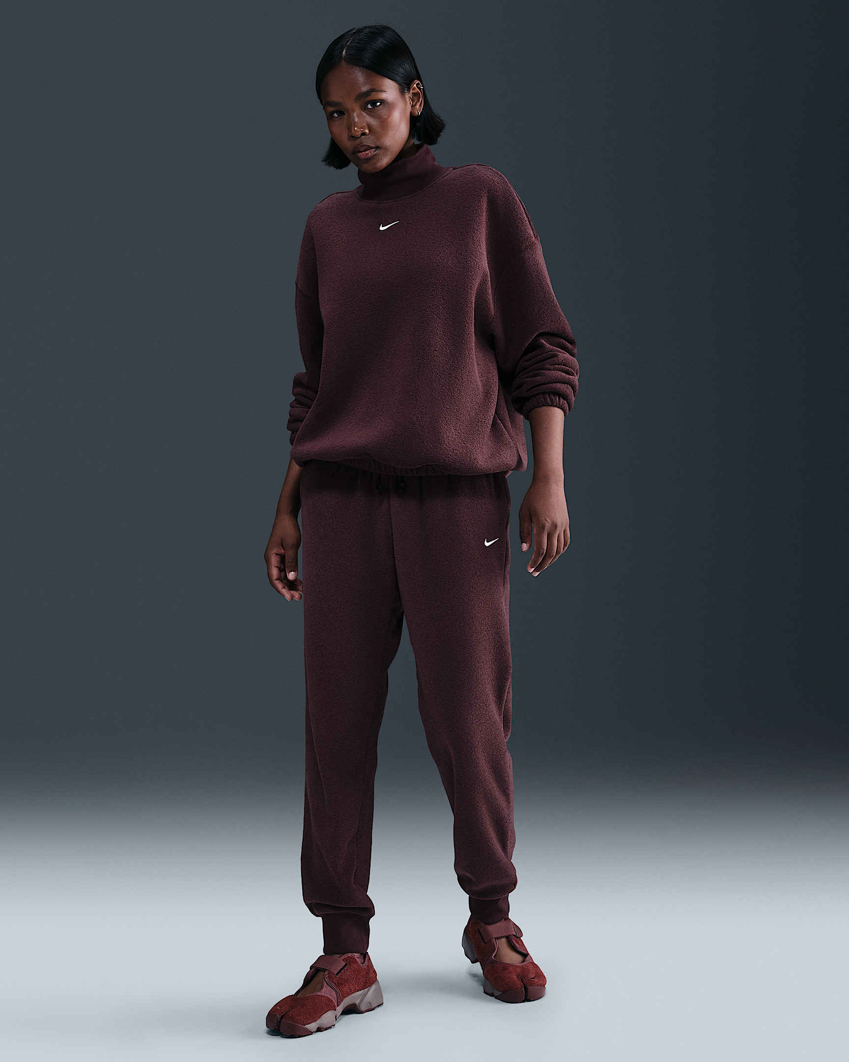 Nike Sportswear Phoenix Plush Women's Cozy Fleece Oversized Mock-Neck Top - 4