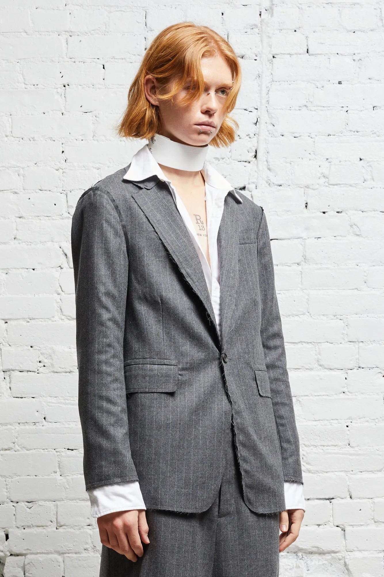 SHRUNKEN RAW CUT BLAZER - GREY PINSTRIPE - 3