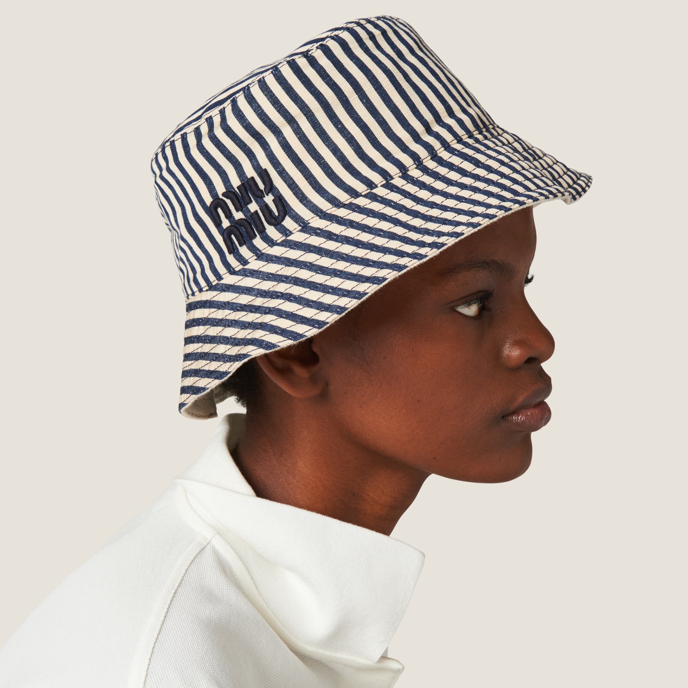 Reversible hat with pouch - 2