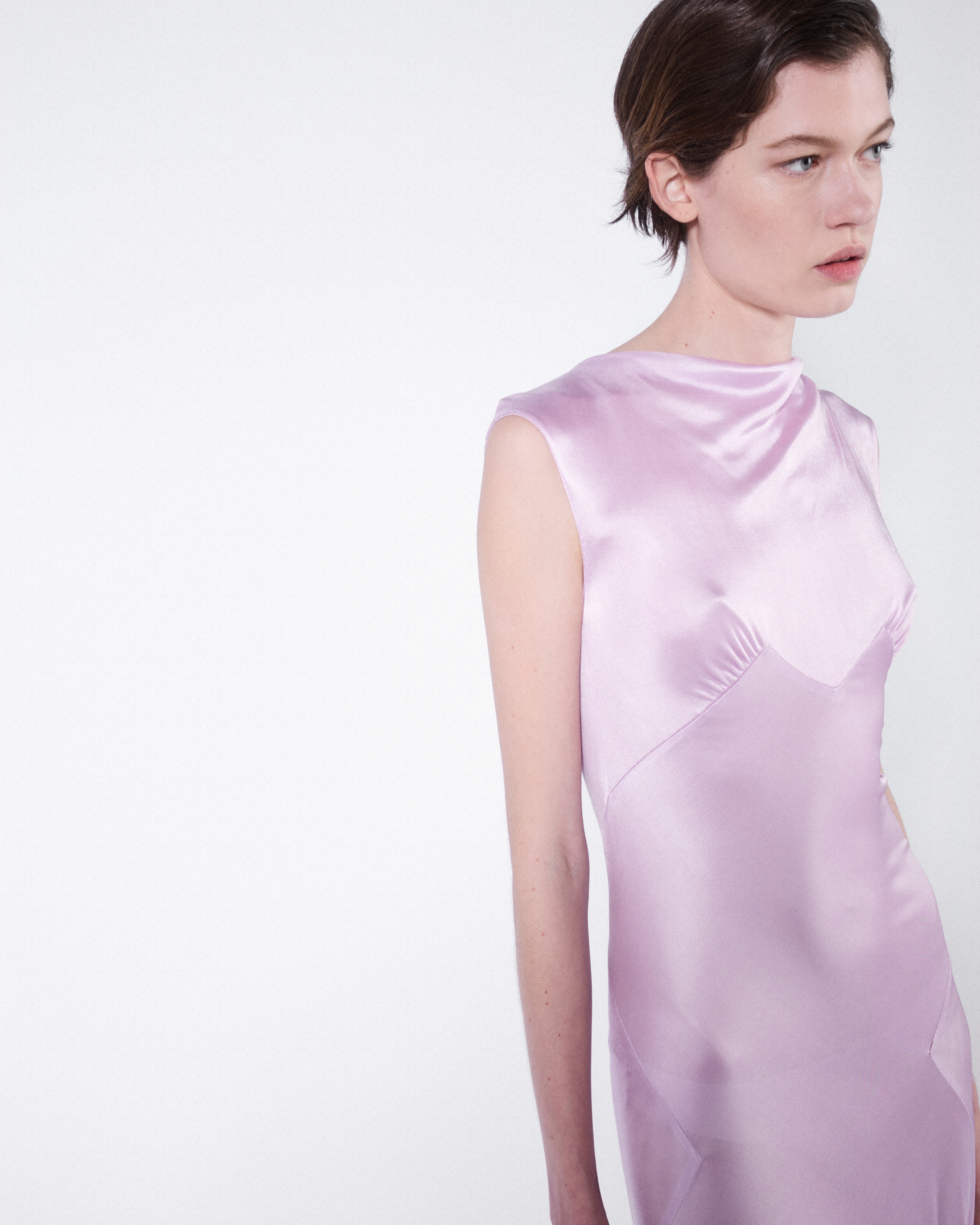 Jersey satin dress with feather - 4