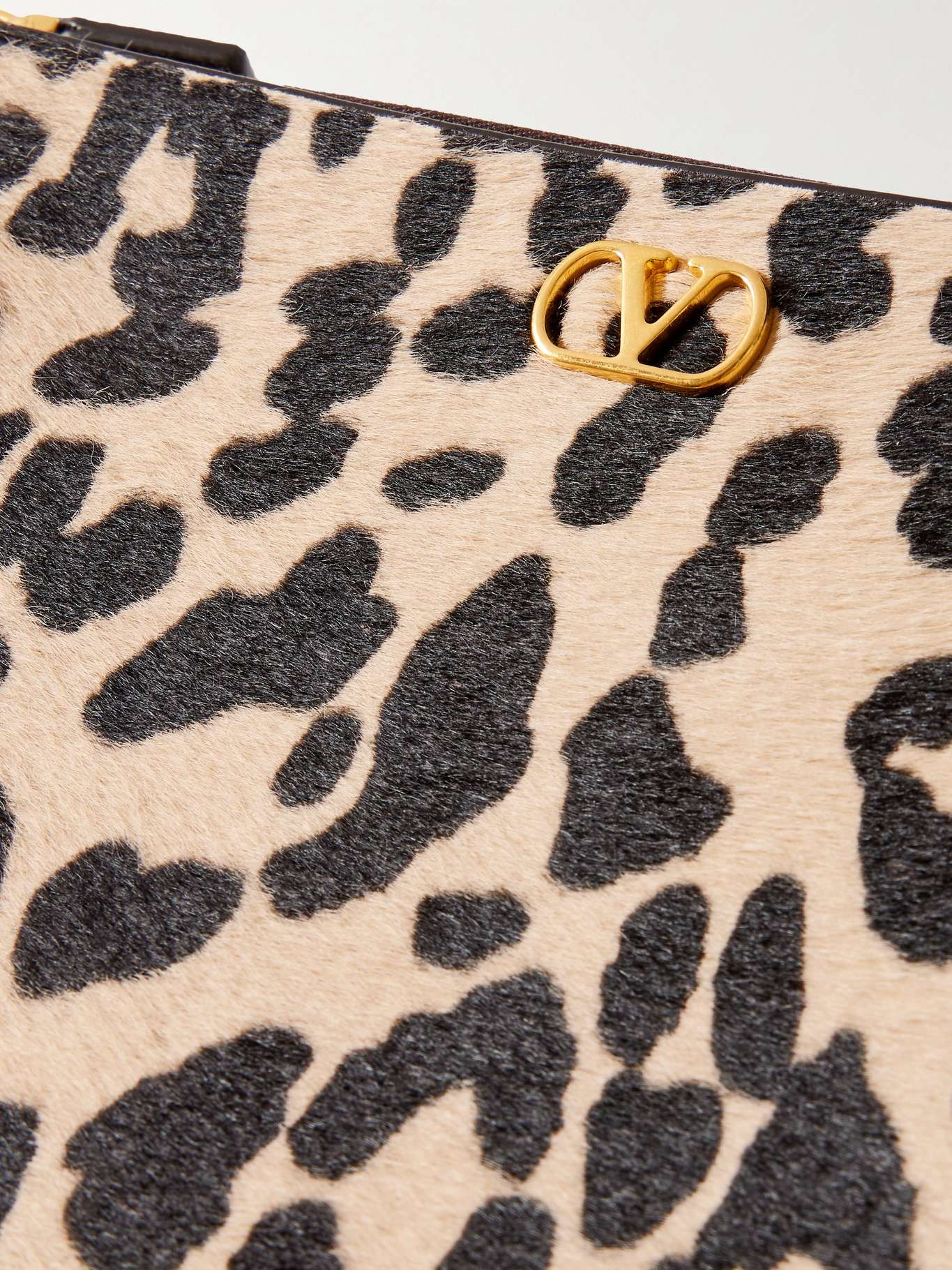 VLogo Signature medium leopard-print calf-hair clutch Leopard print - 4