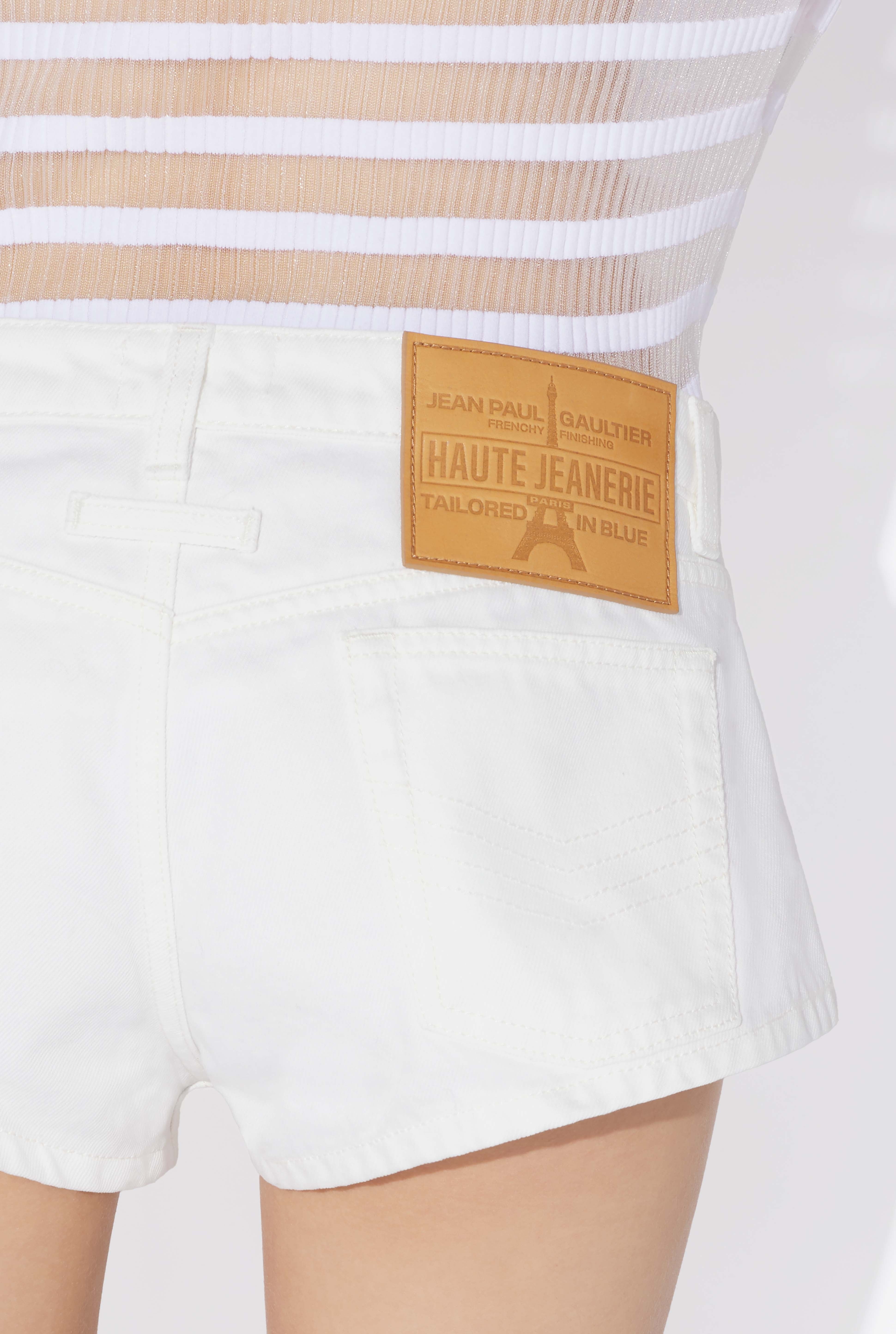 THE BUTTONED WHITE DENIM SHORTS - 5