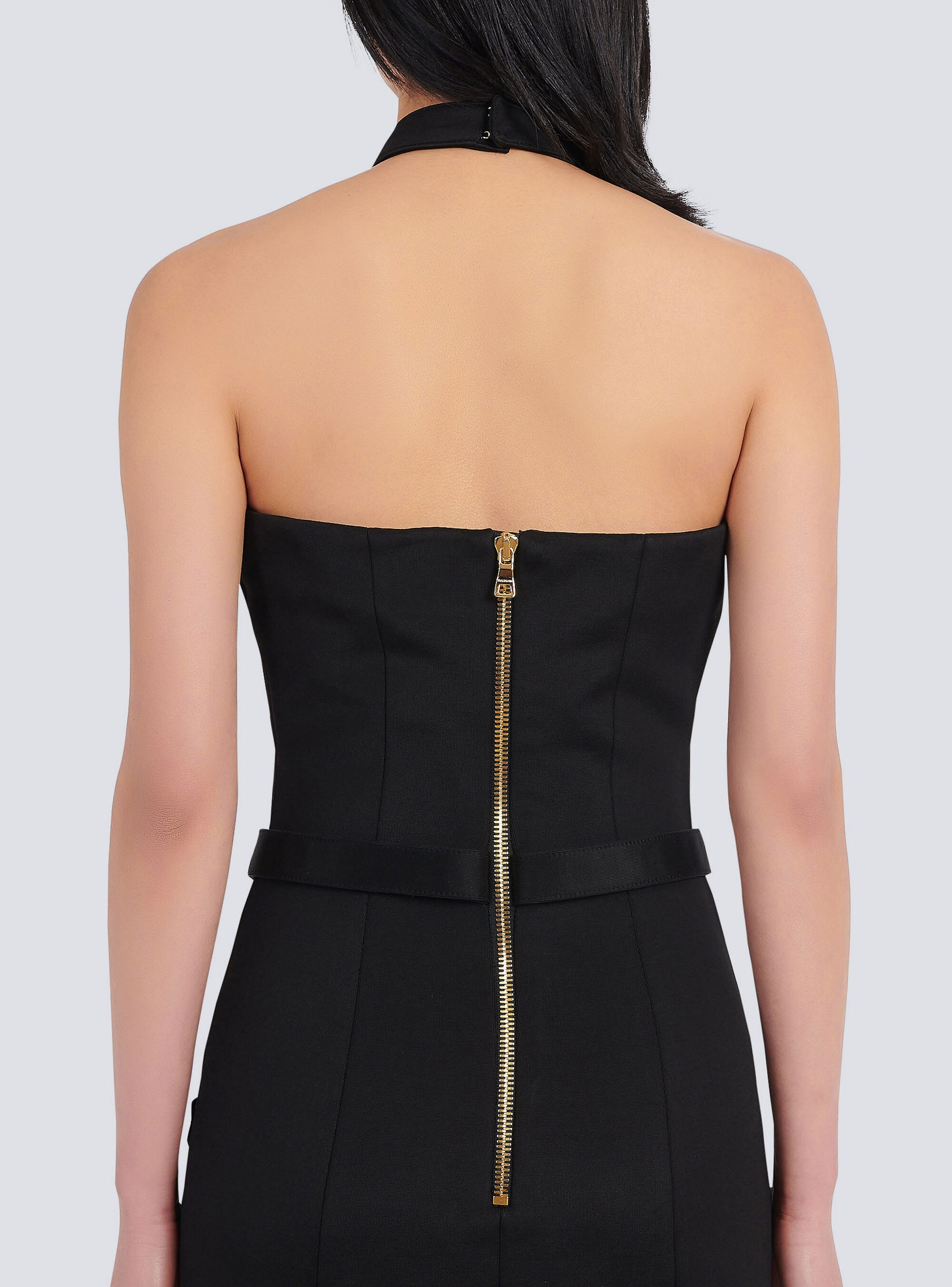 Open-back dress with gold-tone buttons - 9