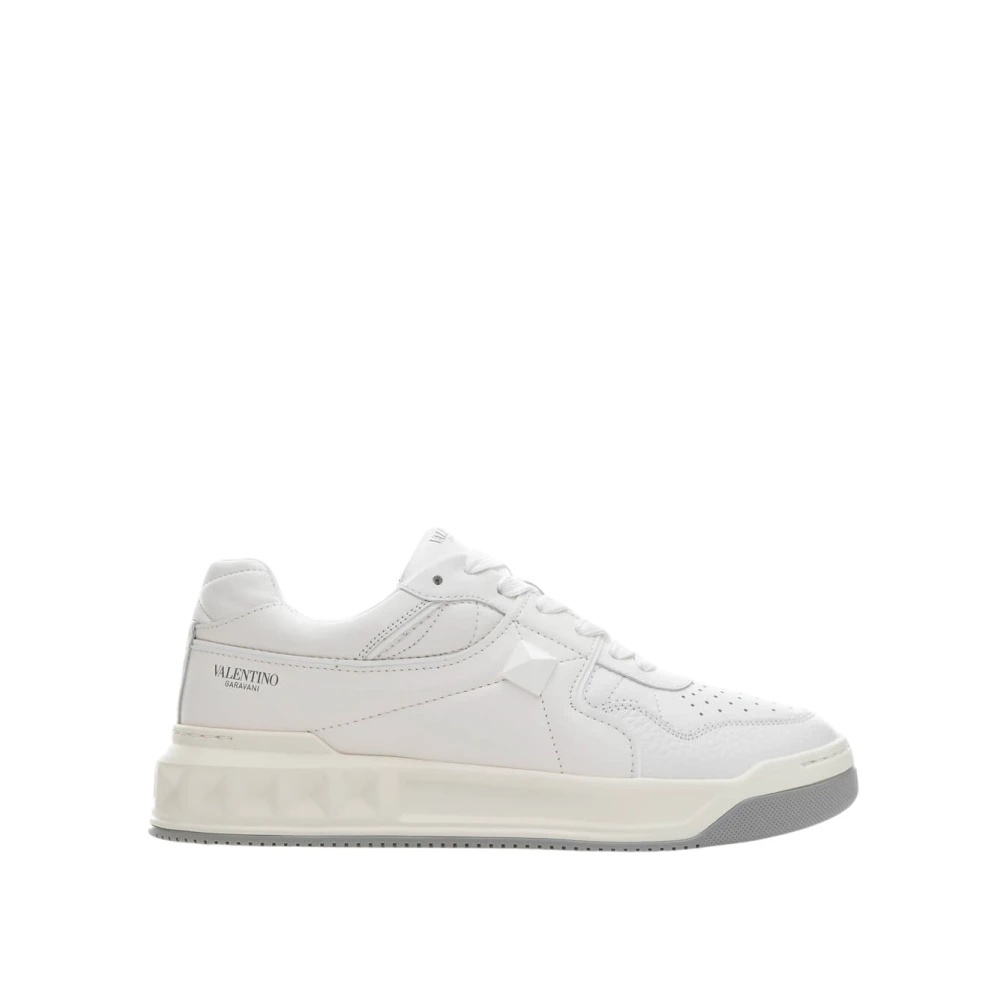 STYLISH SNEAKERS FOR TRENDY OUTFITS - 1