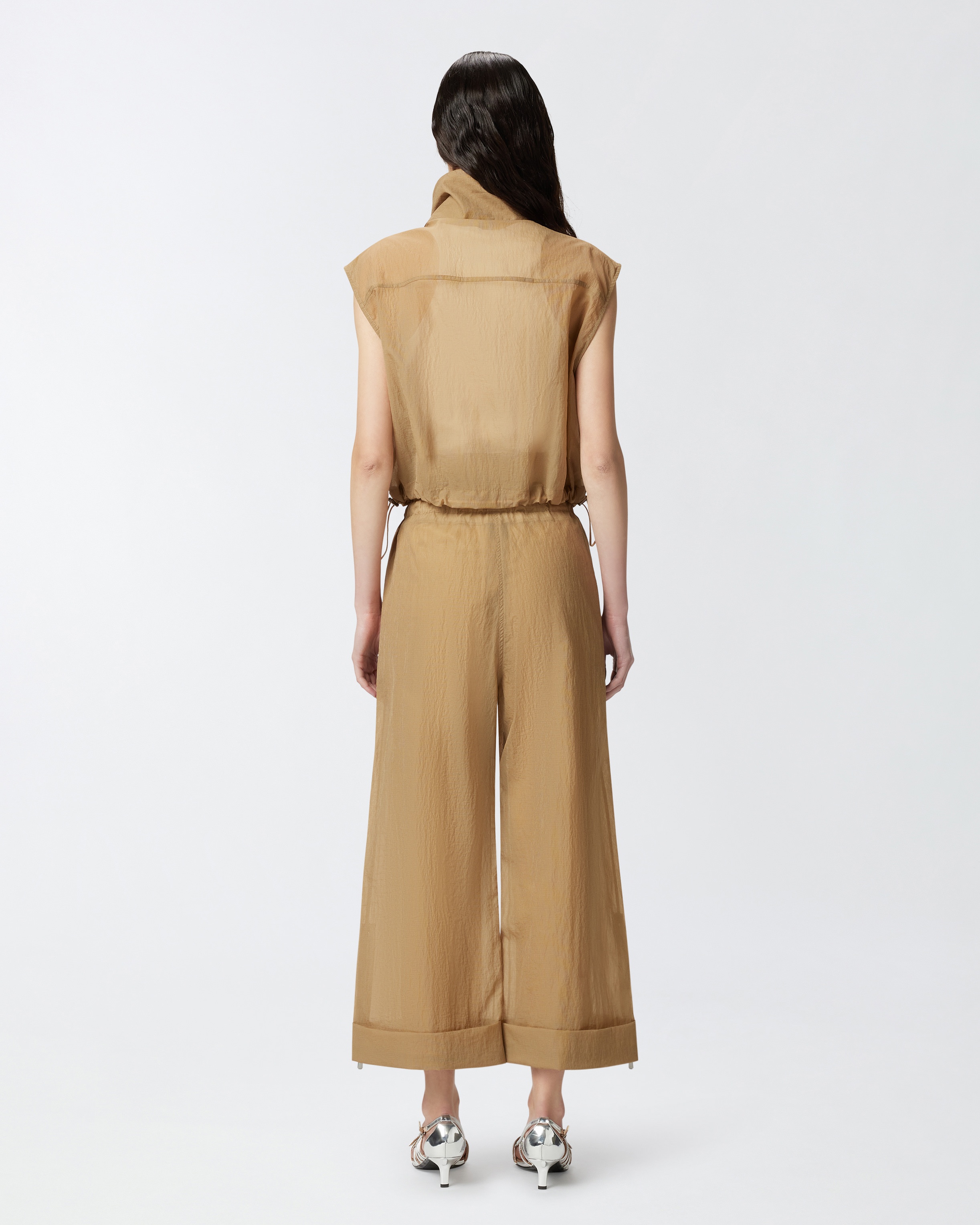 LIGHT SLEEVELESS VEST - 4