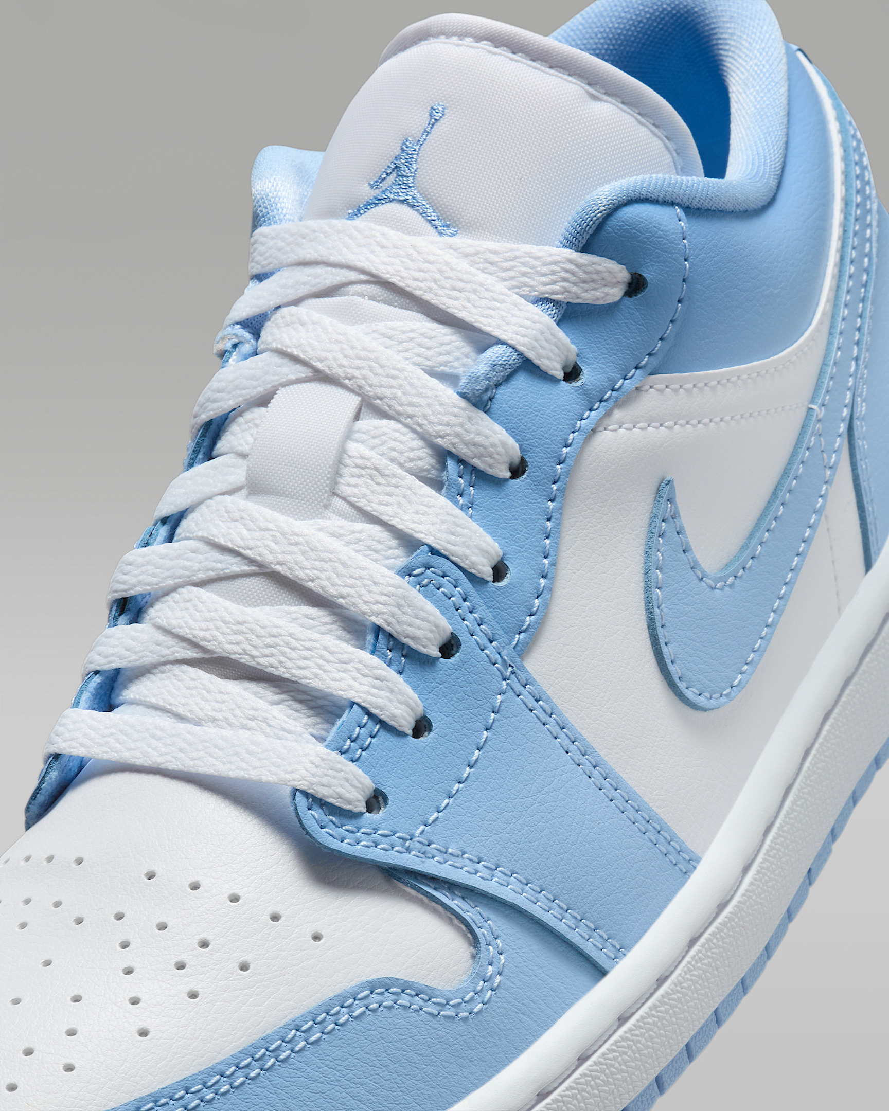 Air Jordan 1 Low Women's Shoes - 7
