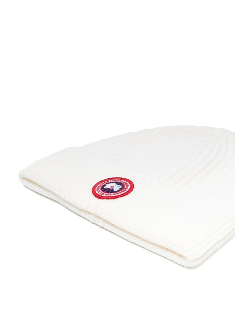Canada Goose logo-patch knitted beanie outlook
